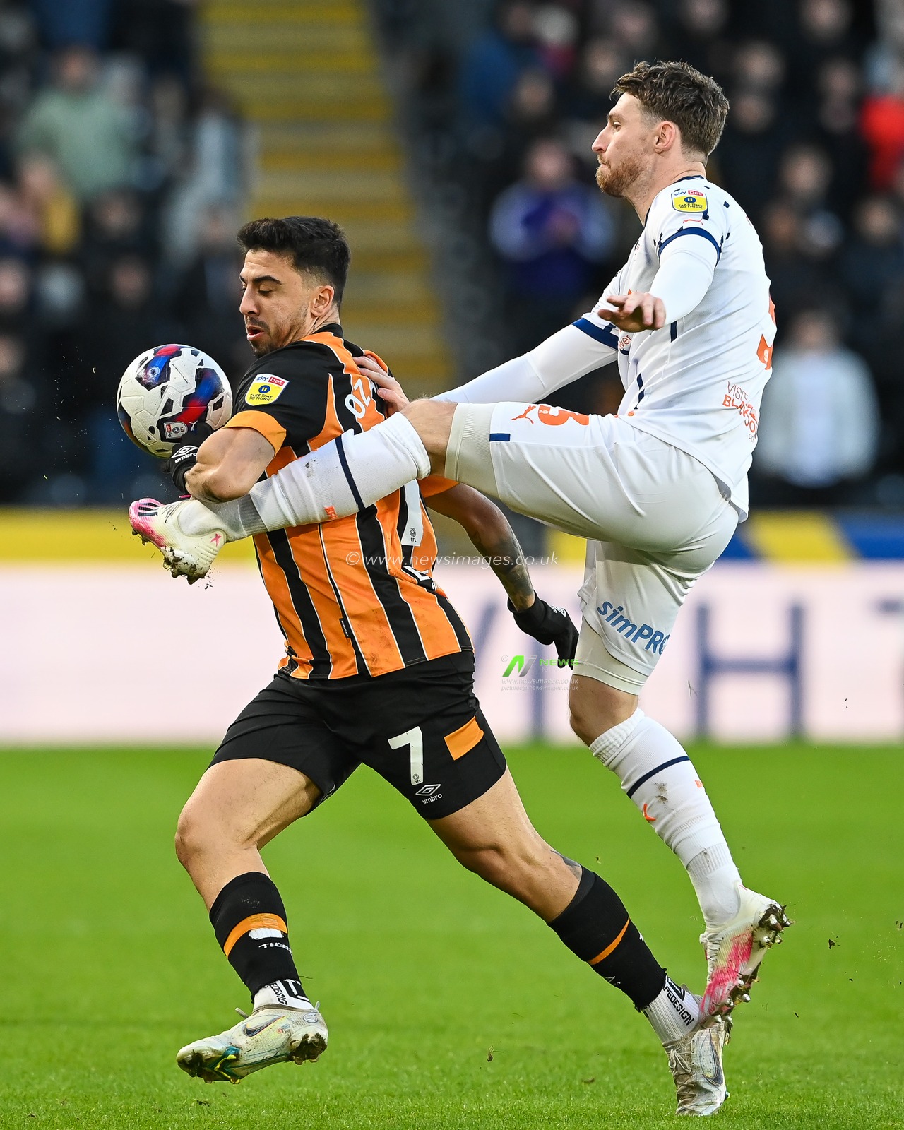 Ozan Tufan #7 of Hull City and James Husband #3 of Blackpool battle for the ball during the Sky Bet Championship match Hull City vs Blackpool at MKM Stadium, Hull, United Kingdom, 26th December 2022

(Photo by Craig Thomas/News Images)