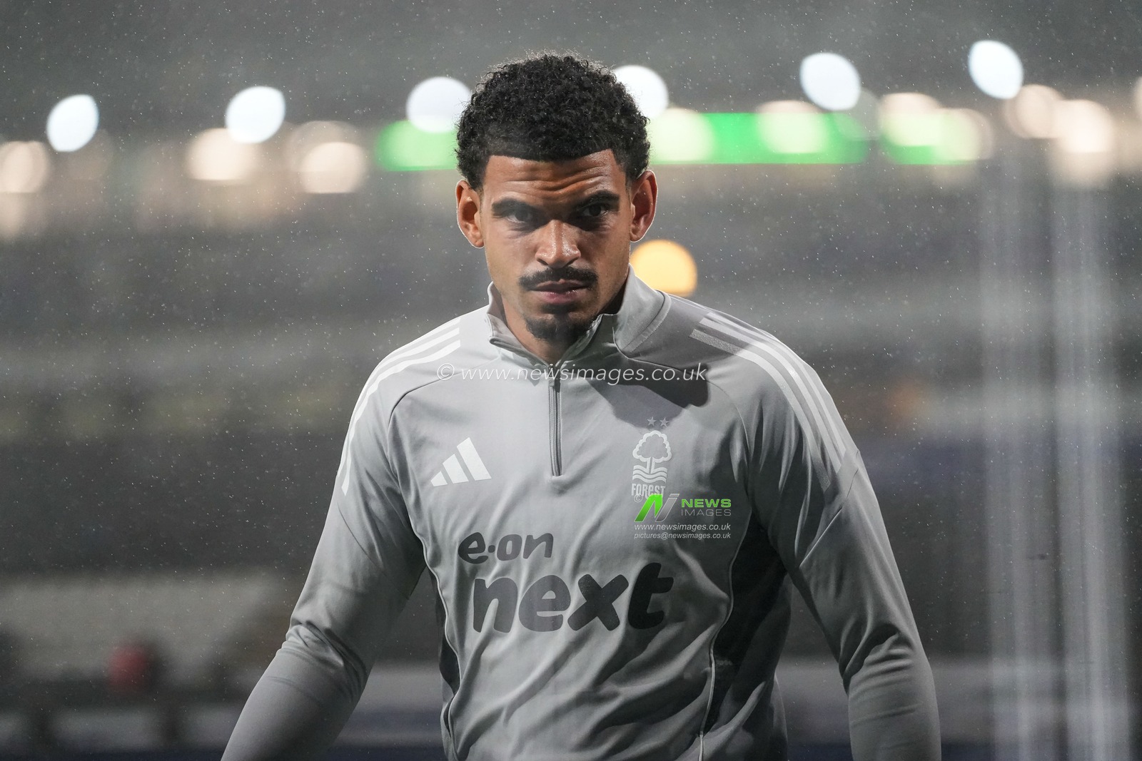 Morgan Gibbs-White of Nottingham Forest warms-up ahead of the Carabao Cup 3rd Round Swansea City vs Nottingham Forest at Swansea.com Stadium, Swansea, United Kingdom, 17th September 2025

(Photo by Andrew Lewis/News Images)