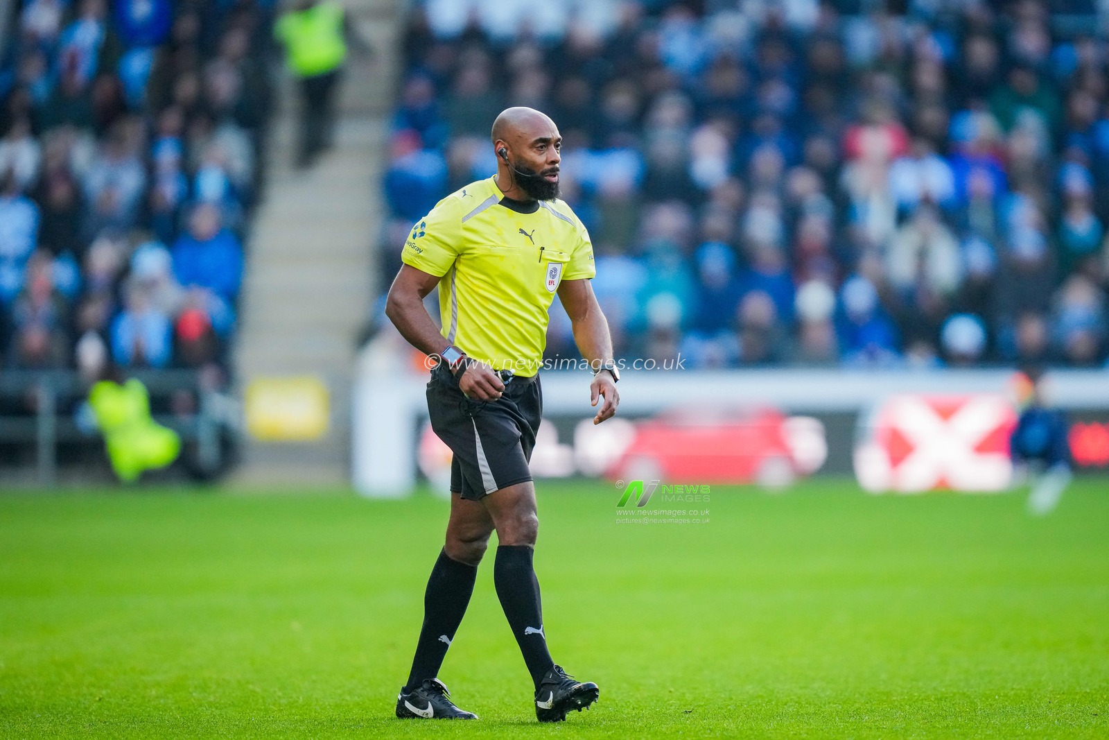 Referee Samuel Allison during the Sky Bet Championship match Coventry City vs Swansea City at Coventry Building Society Arena, Coventry, United Kingdom, 26th December 2025

(Photo by Maynard Manyowa/News Images)

*** GER AUT SUI OUT ***