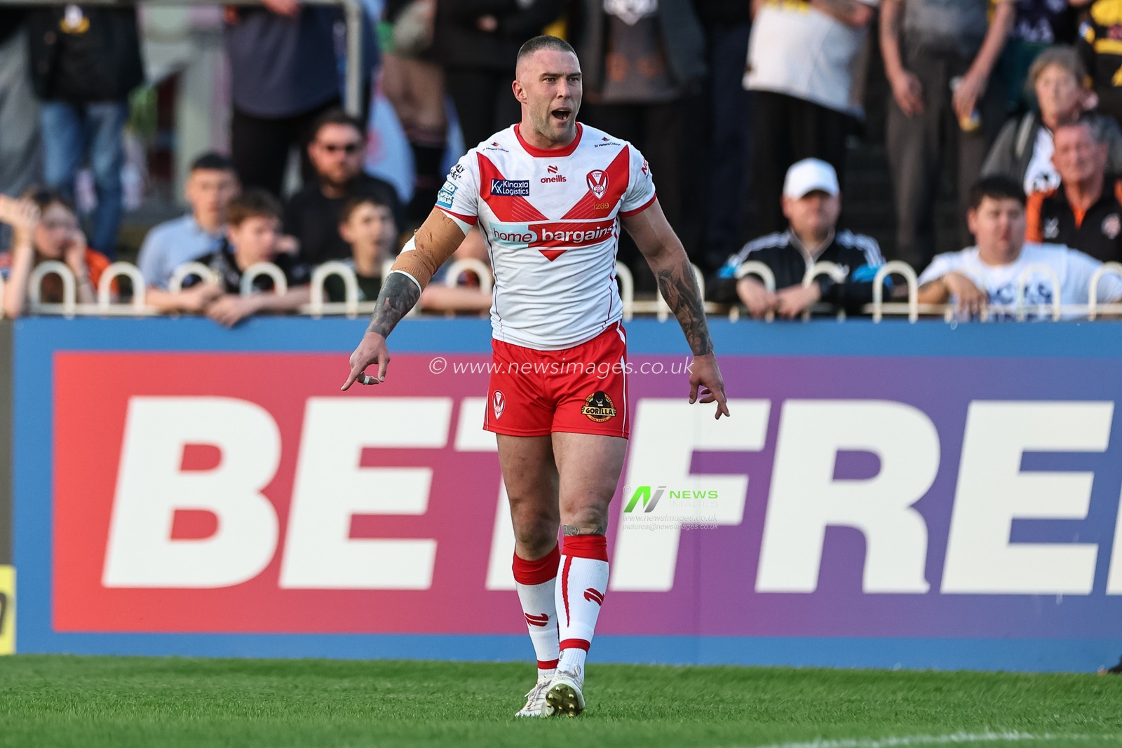 Curtis Sironen of St. Helens during the Betfred Super League Round 11 match Castleford Tigers vs St Helens at The Mend-A-Hose Jungle, Castleford, United Kingdom, 10th May 2024

(Photo by Mark Cosgrove/News Images)