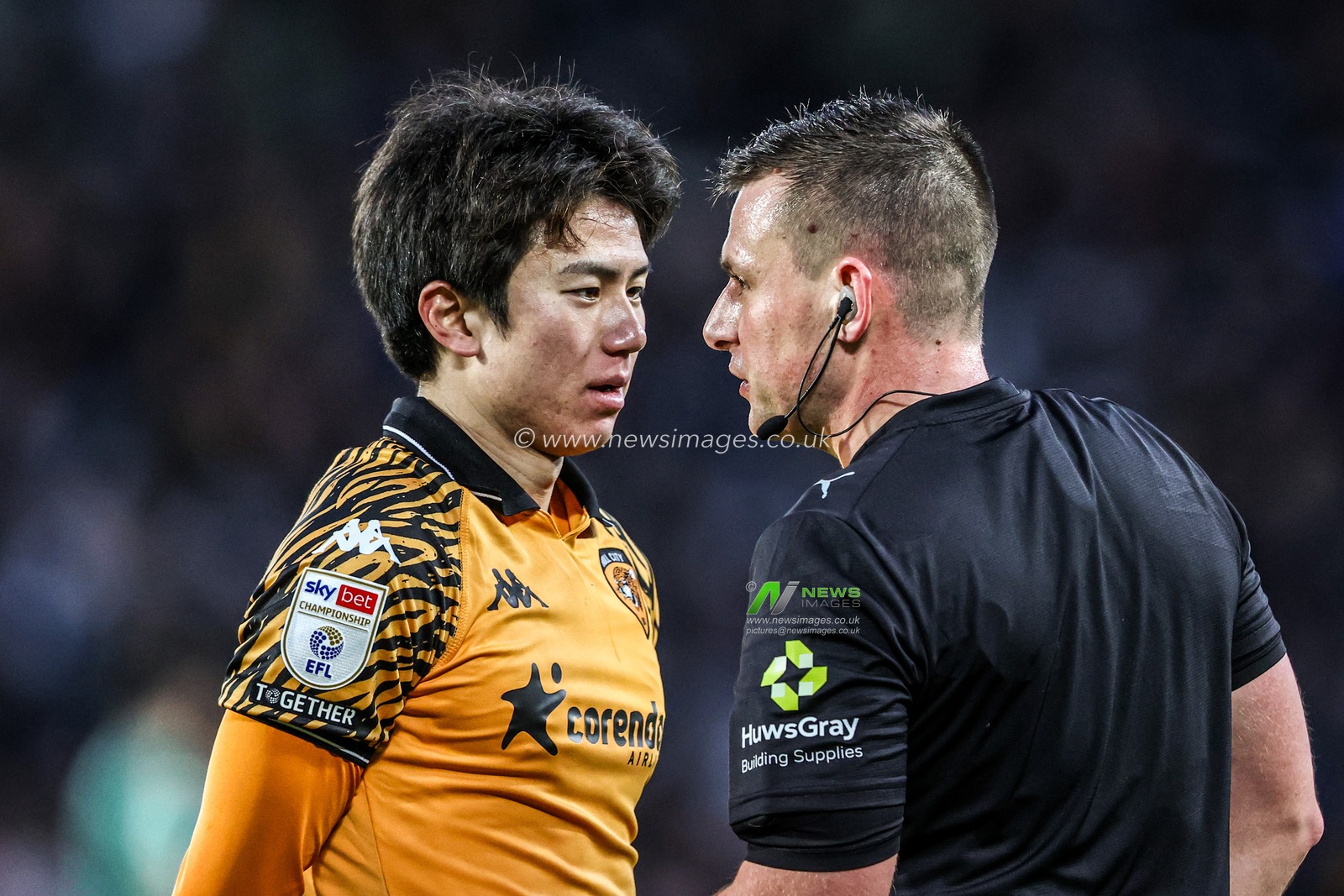 Yu Hirakawa of Hull City and referee Josh Smith have a discussion during the Sky Bet Championship match Hull City vs Swansea City at MKM Stadium, Hull, United Kingdom on 24 January 2026

(Photo by Alfie Cosgrove/News Images)