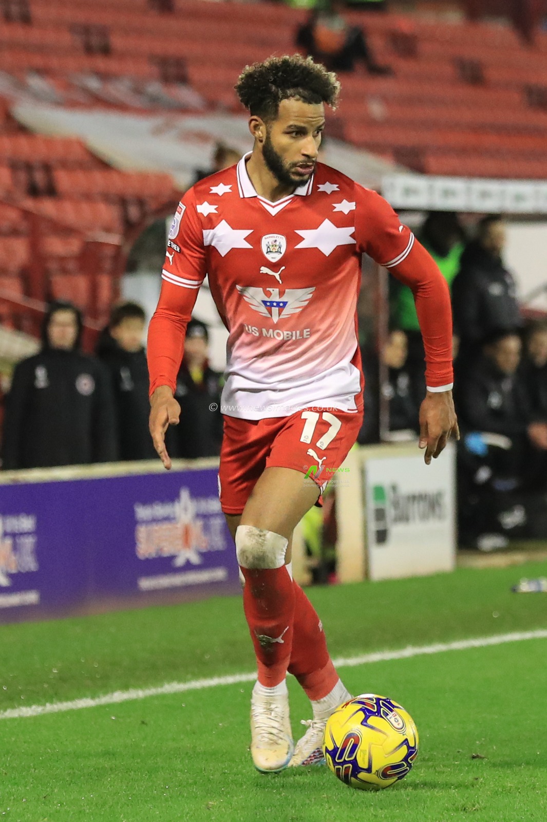 Barry Cotter #17 of Barnsley during the Sky Bet League 1 match Barnsley vs Wycombe Wanderers at Oakwell, Barnsley, United Kingdom, 28th November 2023

(Photo by Alfie Cosgrove/News Images)