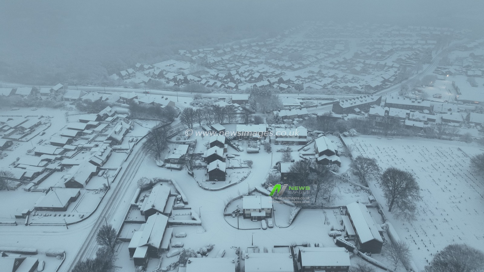 Heavy Snow falls in the village of Monk Bretton after a amber weather warning was issues overnight, Monk Bretton, Barnsley, United Kingdom, 5th January 2025

(Photo by Mark Cosgrove/News Images)