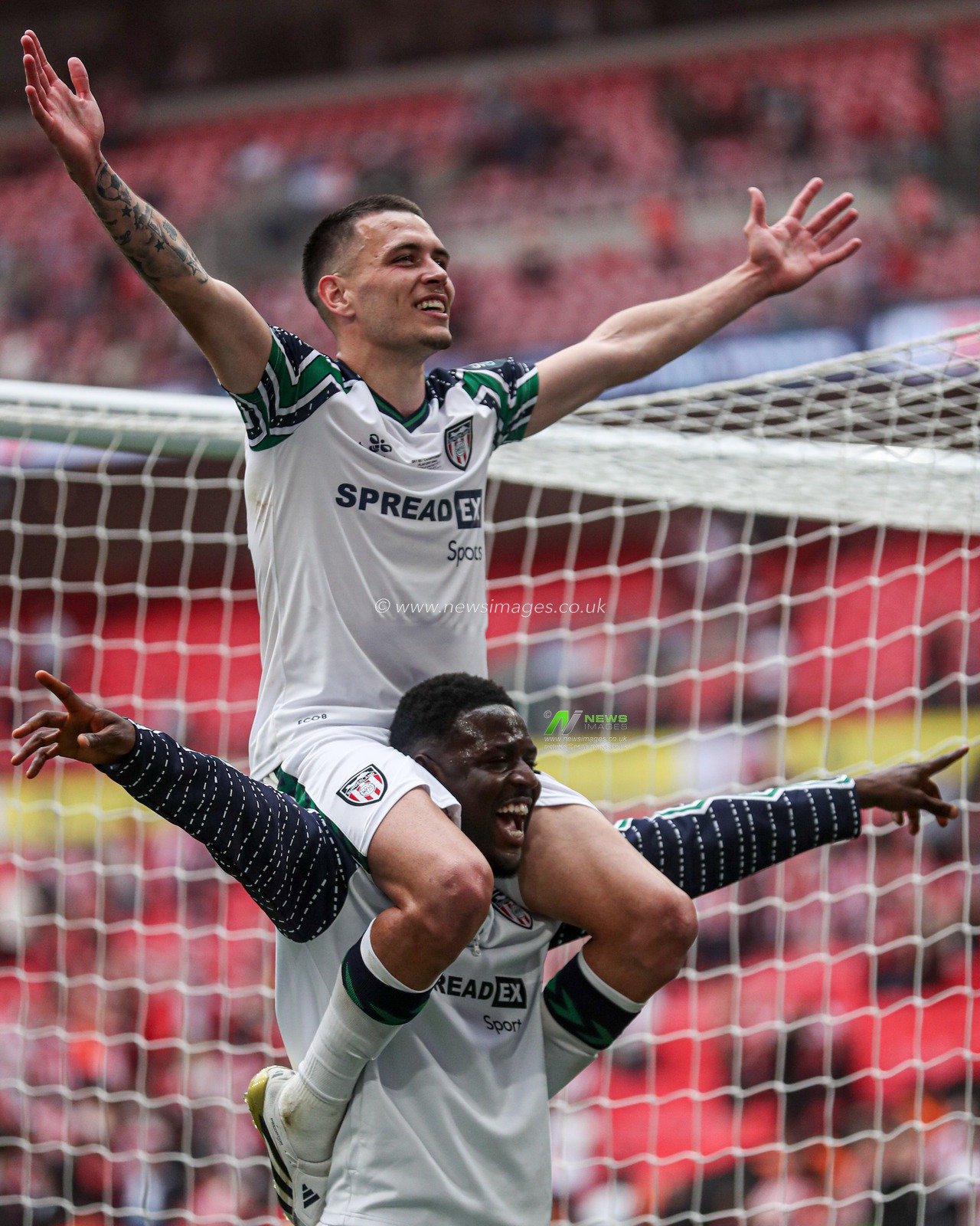 Enzo Le FÃ©e of Sunderland celebrates getting promoted back to the Premier League after the Sky Bet Championship Playoff Final match Sheffield United vs Sunderland at Wembley Stadium, London, United Kingdom, 24th May 2025

(Photo by Izzy Poles/News Images)