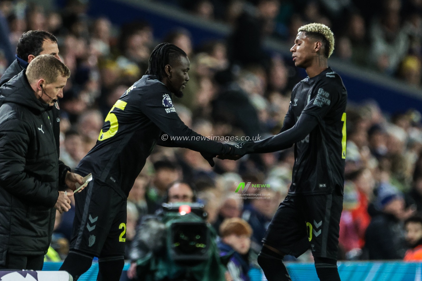 Bertrand Traore of Sunderland is substituted on for Nilson Angulo of Sunderland during the Premier League match Leeds United vs Sunderland at Elland Road, Leeds, United Kingdom on 03 March 2026

(Photo by Mark Cosgrove/News Images)