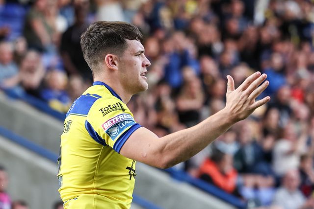 Josh Thewlis of Warrington Wolves celebrates his try during the Betfred Super League Round 13 match Warrington Wolves vs Castleford Tigers at Halliwell Jones Stadium, Warrington, United Kingdom, 30th May 2025

(Photo by Mark Cosgrove/News Images)
