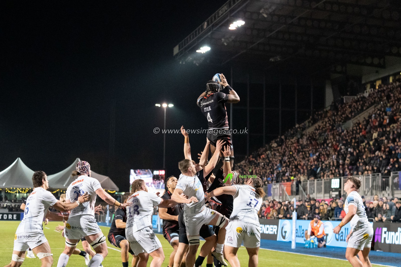 Maro Itoje #4 of Saracens wins the line out during the Gallagher Premiership match Saracens vs Exeter Chiefs at StoneX Stadium, London, United Kingdom, 31st December 2022

(Photo by Richard Washbrooke/News Images)
