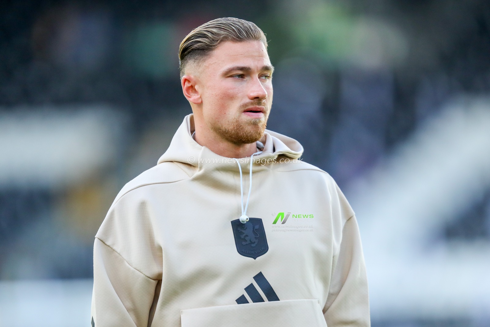 Matty Cash of Aston Villa arrives at Craven Cottage prior to the Premier League match Fulham vs Aston Villa at Craven Cottage, London, United Kingdom, 19th October 2024

(Photo by Izzy Poles/News Images)