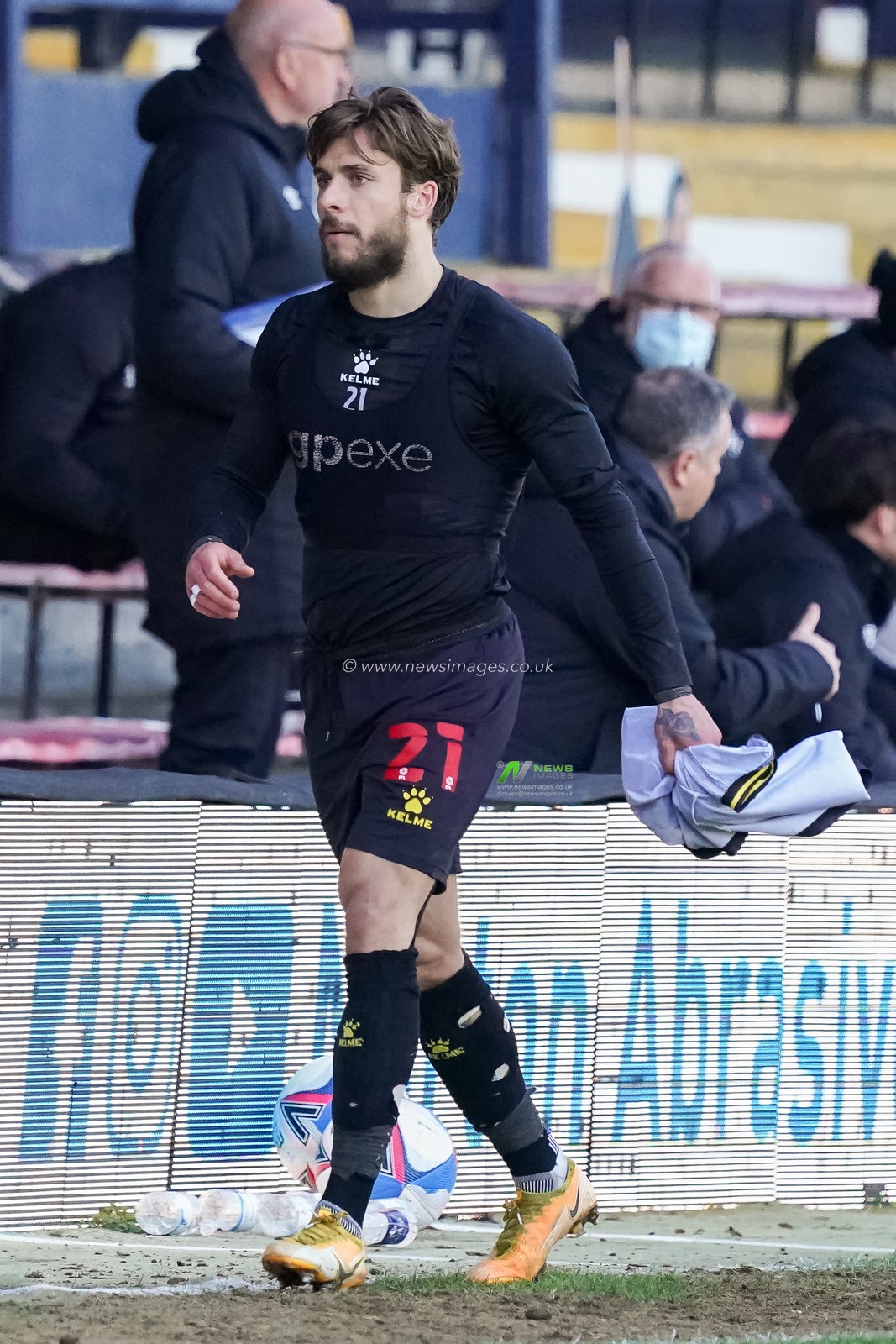 Kiko Femenia #21 of Watford is sent off for his second yellow card offence.