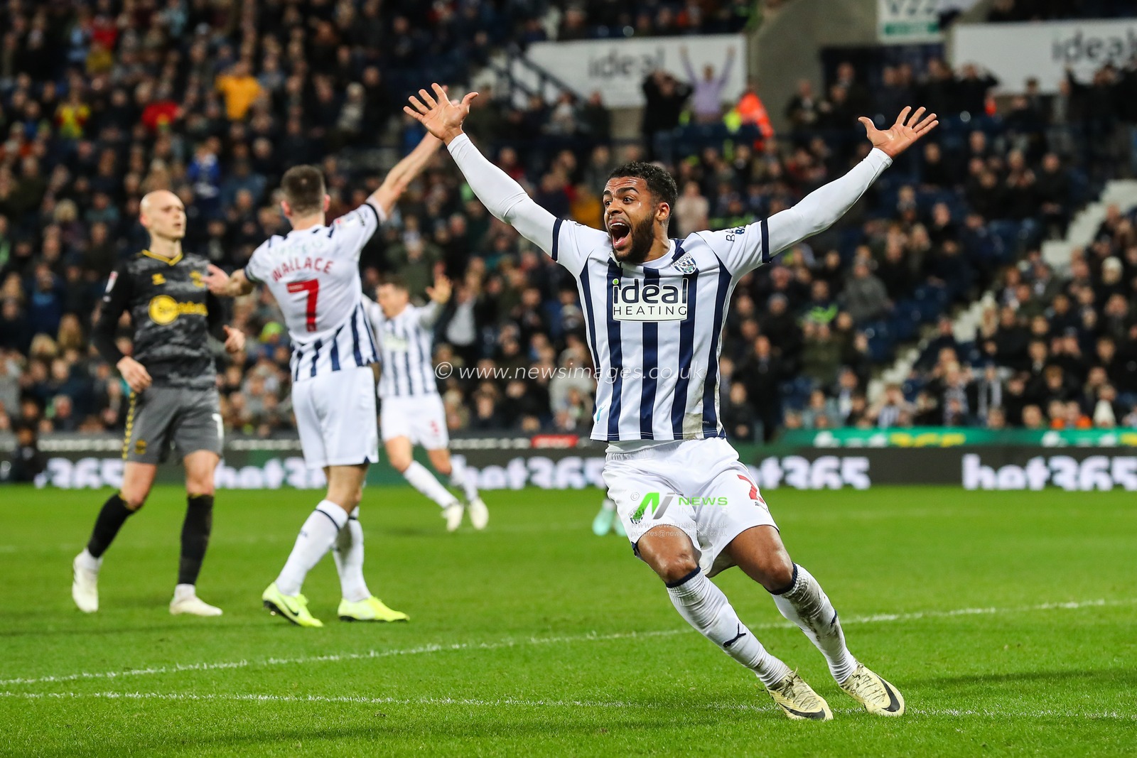 Darnell Furlong of West Bromwich Albion appeals for handball during the Sky Bet Championship match West Bromwich Albion vs Southampton at The Hawthorns, West Bromwich, United Kingdom, 16th February 2024

(Photo by Gareth Evans/News Images)