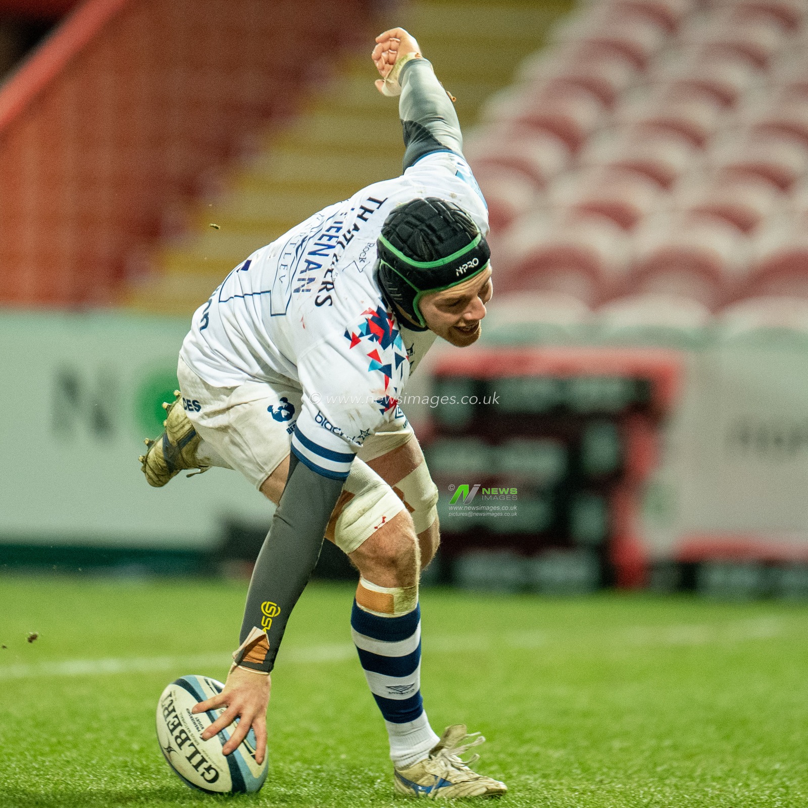 JAKE HEENAN #6 of Bristol Bears places the ball down for the Bristol Bears try to make it 12-10 to Gloucester Rugby