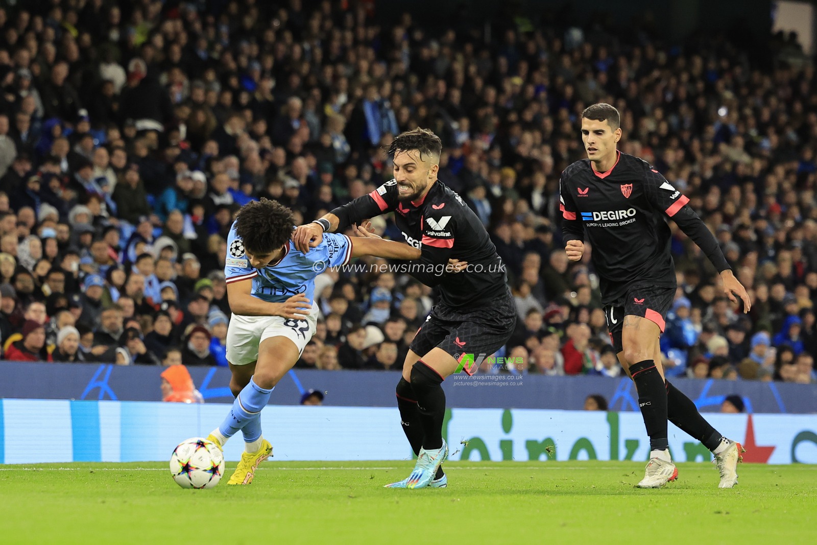 Rico Lewis #82 of Manchester City tries to get past Alex Telles #3 of Sevilla during the UEFA Champions League match Manchester City vs Sevilla at Etihad Stadium, Manchester, United Kingdom, 2nd November 2022

(Photo by Conor Molloy/News Images)