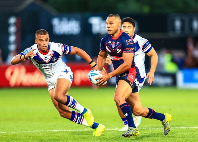 Moses Mbye of St. Helens in action during the Betfred Super League round 21 match Wakefield Trinity vs St Helens at DIY Kitchens Stadium, Wakefield, United Kingdom, 8th August 2025

(Photo by Richard Bierton/News Images)