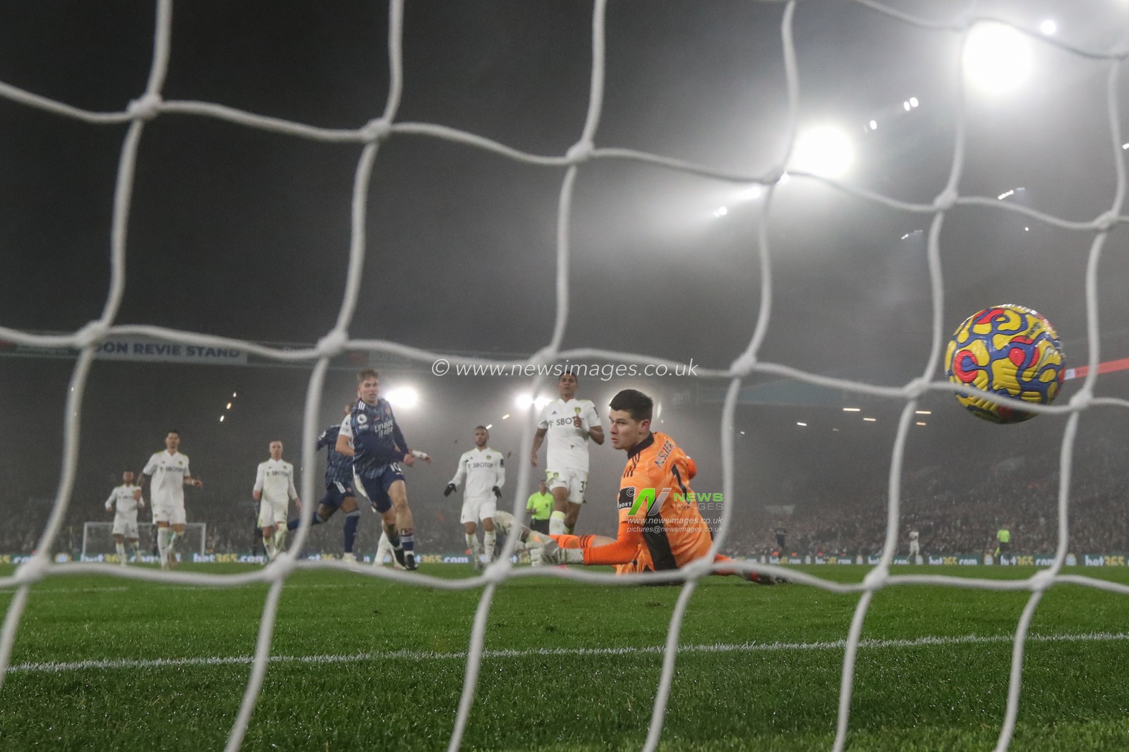Emile Smith Rowe #10 of Arsenal scores to make it 1-4