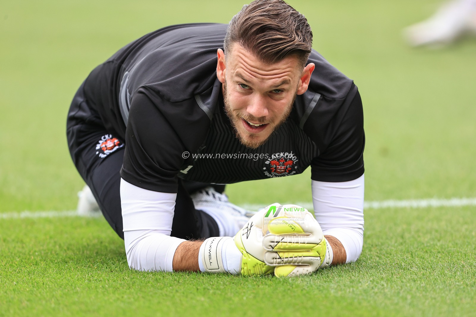 Chris Maxwell #1 of Blackpool during the pre-game warmup