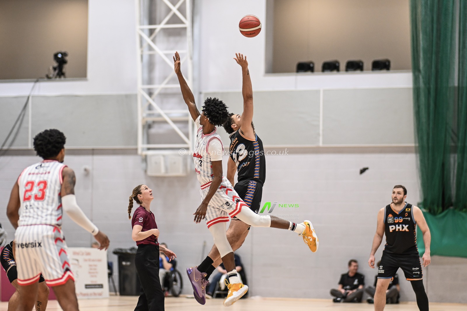 Ethan Chargois of Cheshire Phoenix and Miryne Thomas of Leicester Riders battle for the tip off ball during the British Basketball Championship match Cheshire Phoenix vs Leicester Riders at Ellesmere Port Sports Village, Ellesmere Port, United Kingdom, 12th November 2023

(Photo by Craig Thomas/News Images)