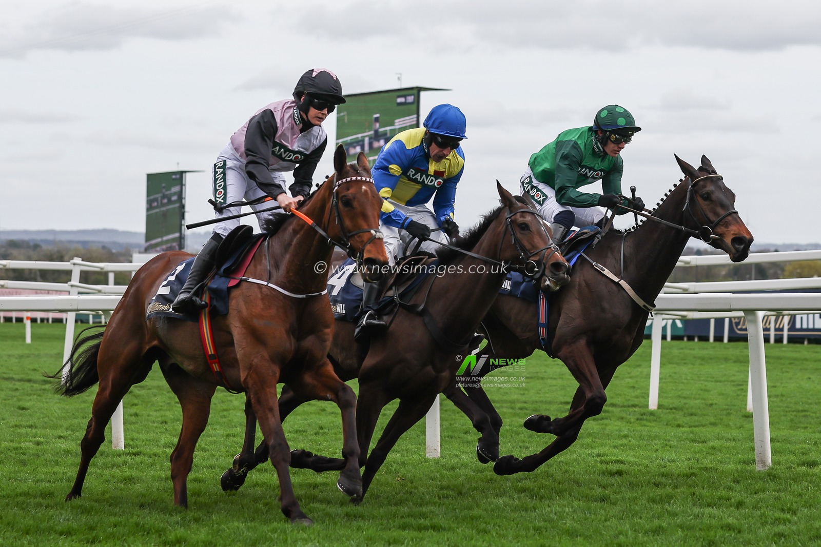 Impaire Et Passe ridden by Paul Townend wins the 3.30pm The William Hill Aintree Hurdle (Class 1) during the Randox Grand National 2024 Opening Day at Aintree Racecourse, Liverpool, United Kingdom, 11th April 2024

(Photo by Mark Cosgrove/News Images)