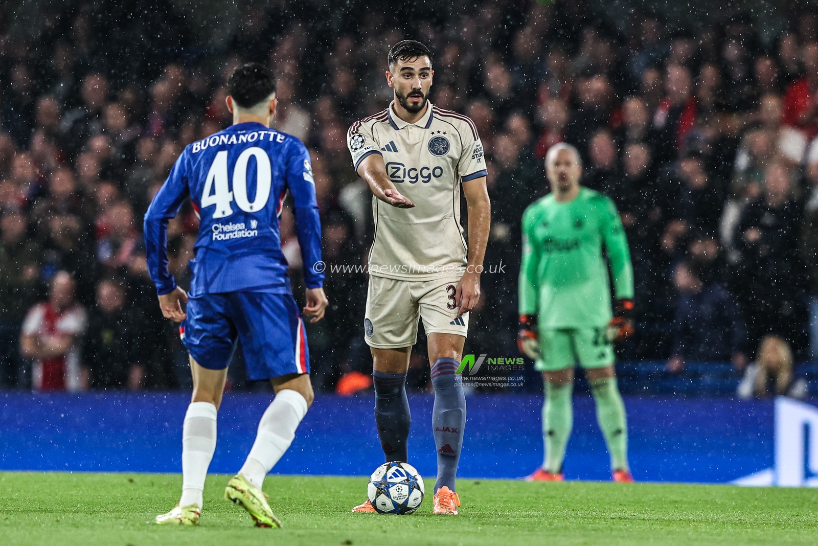 Josip Šutalo of Ajax gives his team instructions during the UEFA Champions League Matchday 3 of 8 Chelsea vs Ajax at Stamford Bridge, London, United Kingdom, 22nd October 2025

(Photo by Alfie Cosgrove/News Images)