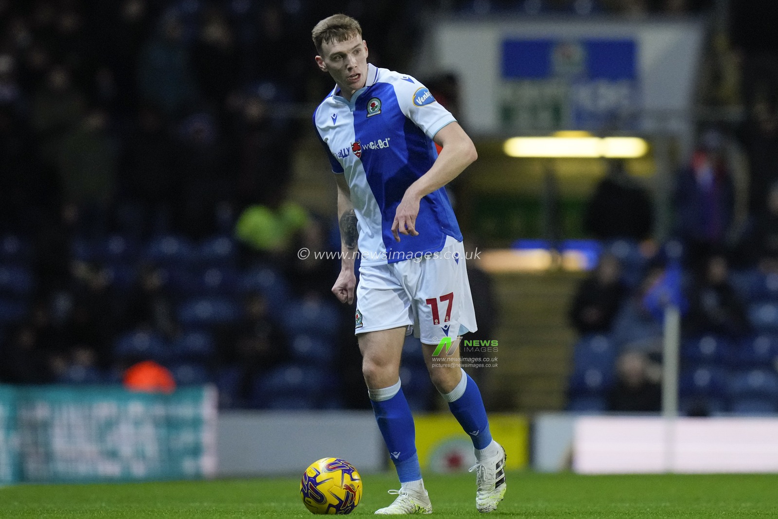 Hayden Carter #17 of Blackburn Rovers during the Sky Bet Championship match Blackburn Rovers vs Bristol City at Ewood Park, Blackburn, United Kingdom, 12th December 2023

(Photo by Steve Flynn/News Images)