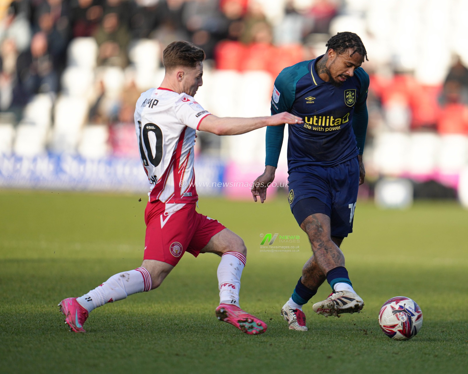 Josh Koroma of Huddersfield Town plays ball under pressure from Dan Kemp of Stevenage during the Sky Bet League 1 match Stevenage vs Huddersfield Town at Lamex Stadium, Stevenage, United Kingdom, 1st March 2025

(Photo by Harvey Murphy/News Images)