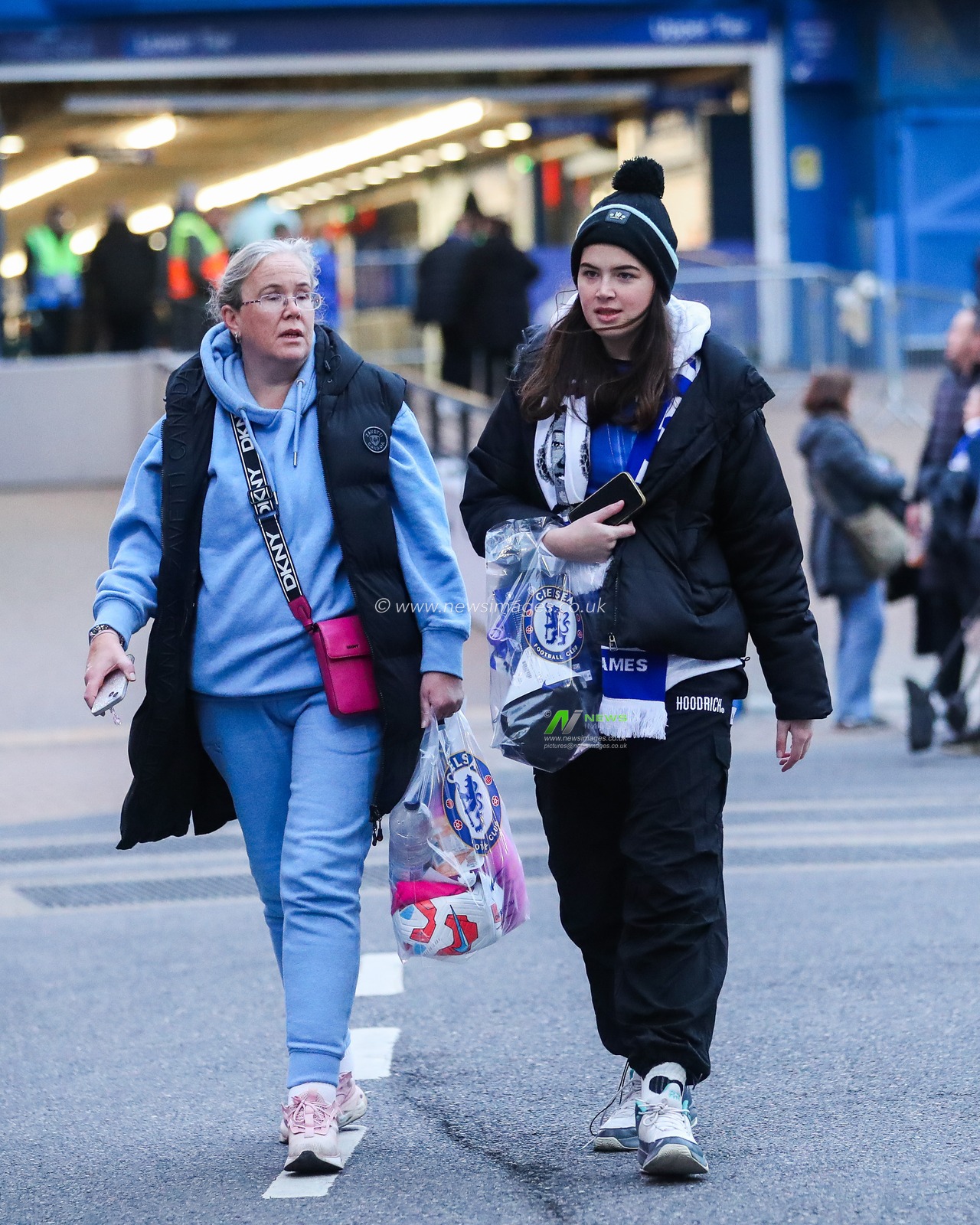 Fans arrive at Stamford Bridge prior to the Barclays Women's Super League match Chelsea FC Women vs Manchester City Women at Stamford Bridge, London, United Kingdom, 16th November 2024

(Photo by Izzy Poles/News Images)