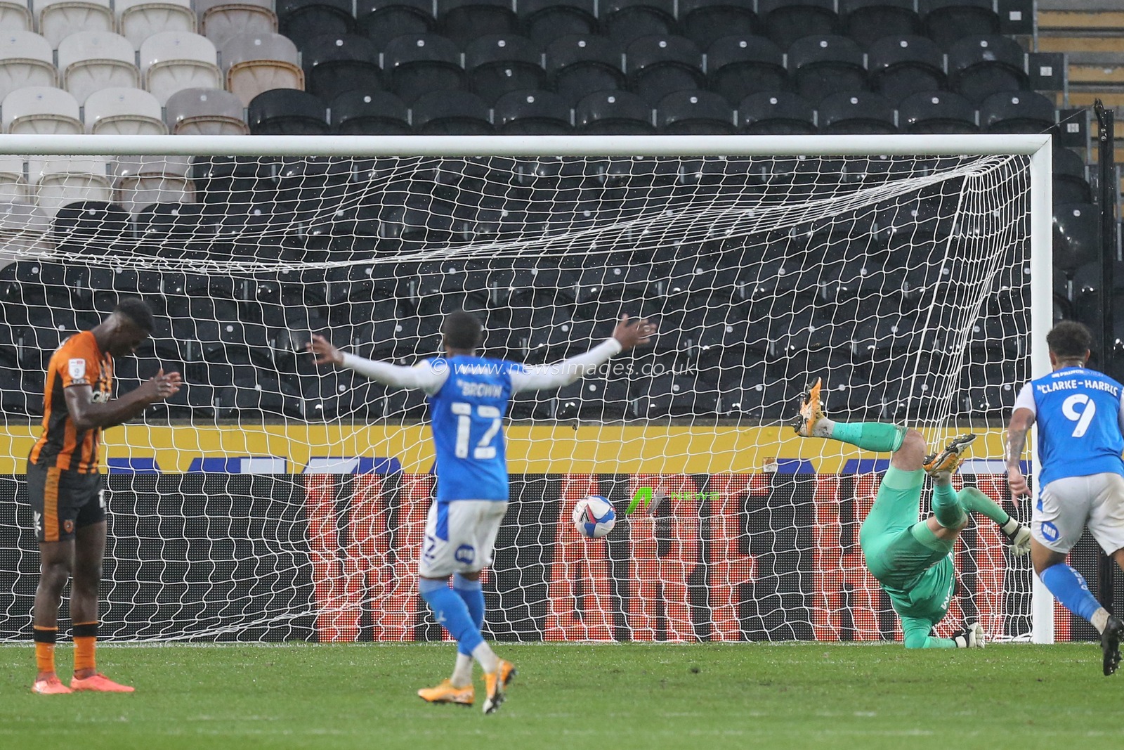 GOAL Siriki Dembele (10) of Peterborough United scores to make it 2-1