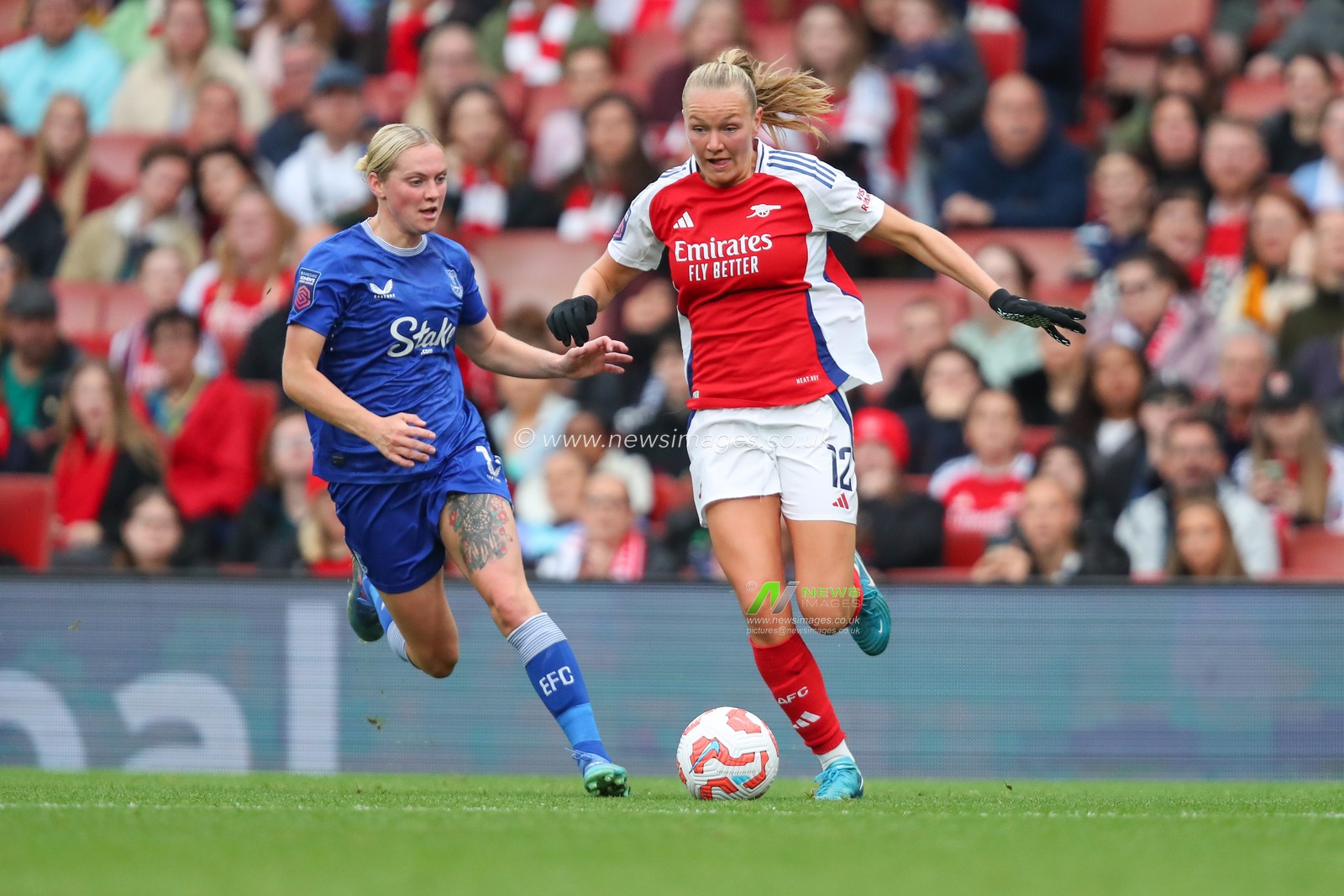 Frida Maanum of Arsenal is put under pressure by Lucy Hope of Everton during the The FA Women's Super League match Arsenal Women vs Everton Women at Emirates Stadium, London, United Kingdom, 6th October 2024

(Photo by Izzy Poles/News Images)