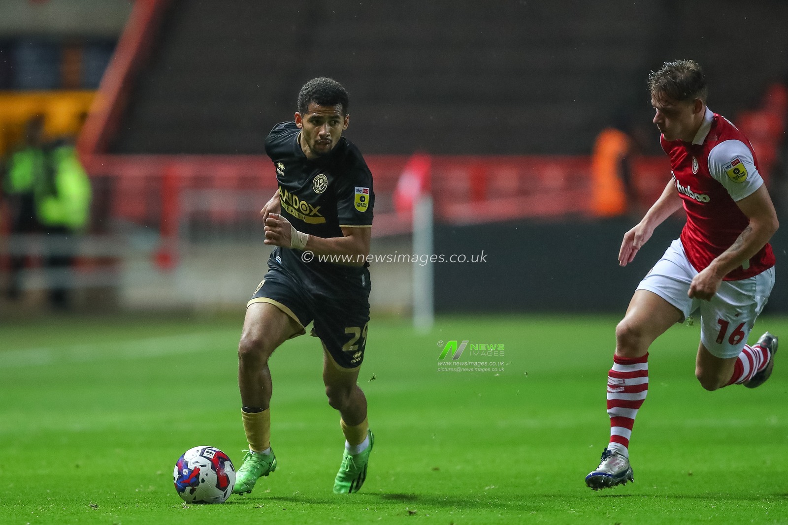 Iliman Ndiaye #29 of Sheffield United runs with the ball  during the Sky Bet Championship match Bristol City vs Sheffield United at Ashton Gate, Bristol, United Kingdom, 1st November 2022

(Photo by Gareth Evans/News Images)