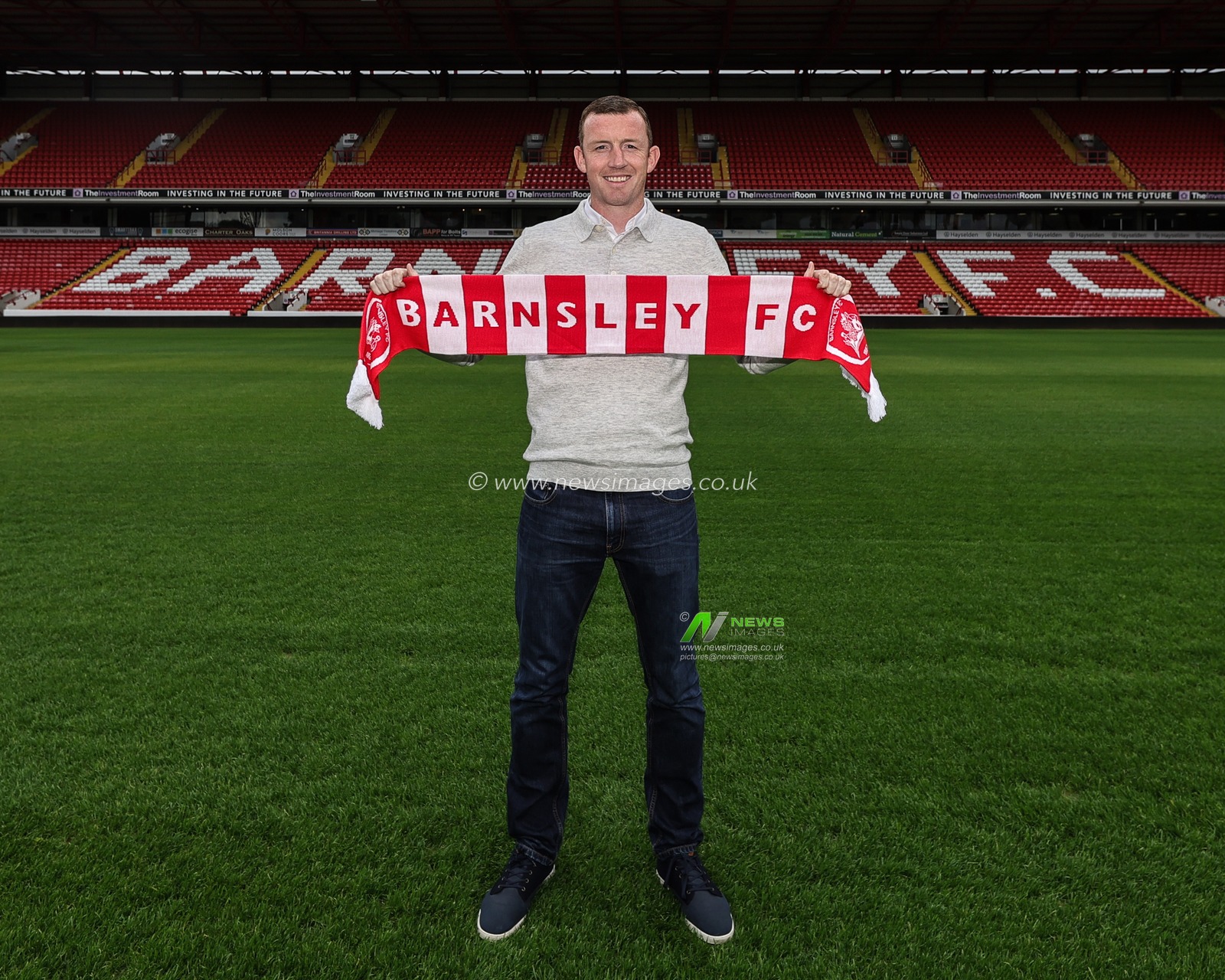 Neill Collins signs as Barnsley FC head coach on a two year deal at Oakwell, Barnsley, United Kingdom, 10th July 2023

(Photo by Mark Cosgrove/News Images)