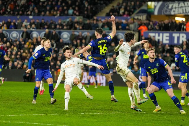 Liam Cullen of Swansea City scores his teams first goal during the Sky Bet Championship match Swansea City vs Preston North End at Swansea.com Stadium, Swansea, United Kingdom on 24 February 2026

(Photo by Andrew Lewis/News Images)