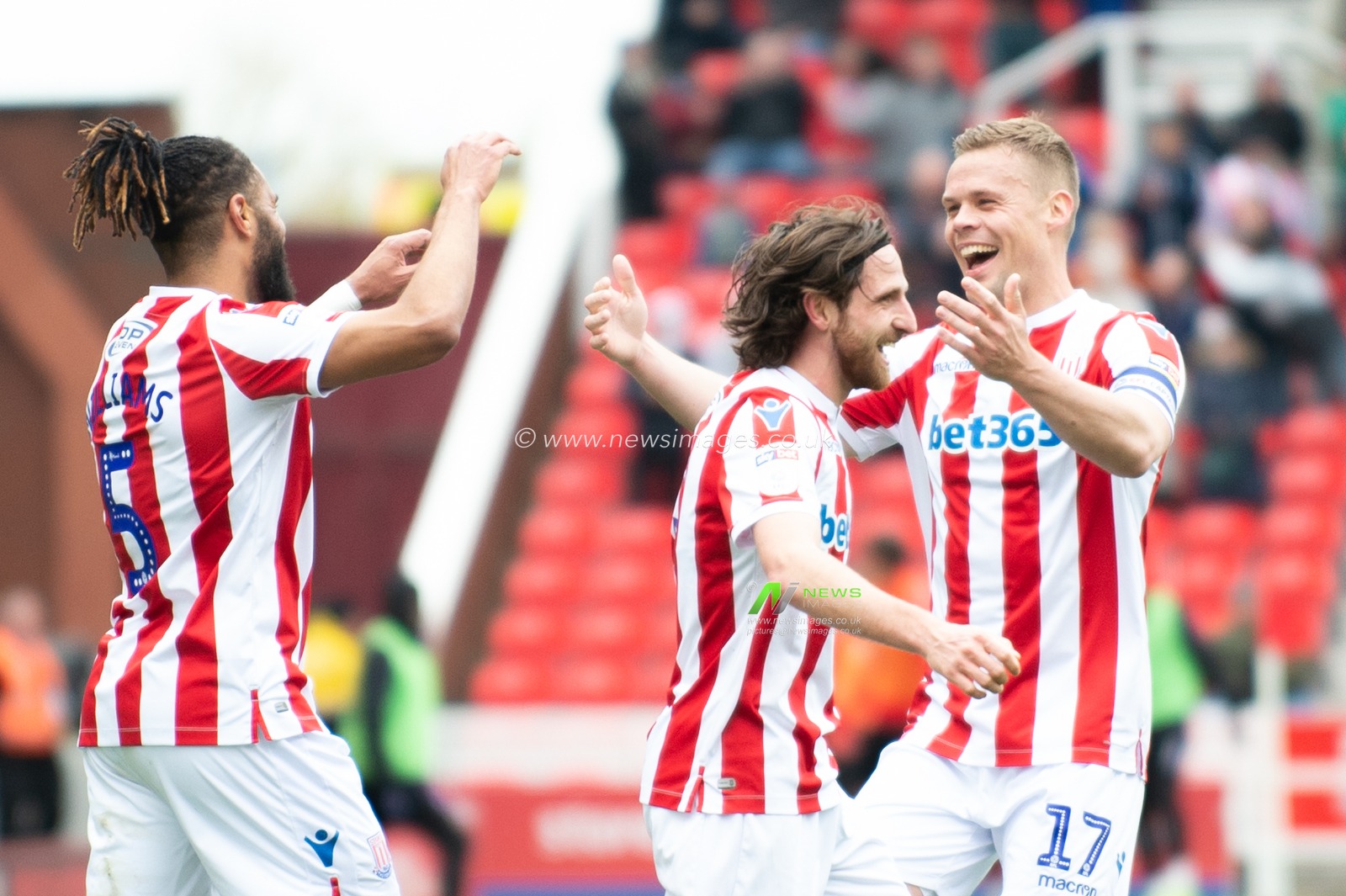 13th April 2019 , Bet 365 Stadium, Stoke-on-Trent, England; Sky Bet Championship, Stoke City vs Rotherham United ; Stoke celebrate Sam Vokesâ€™s goal


Credit: Richard Long/News Images

English Football League images are subject to DataCo Licence