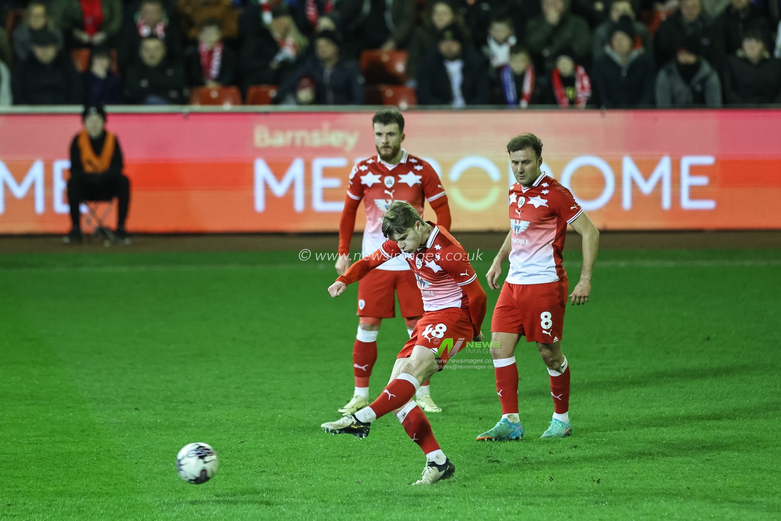 Luca Connell of Barnsley takes a free kick during the Sky Bet League 1 match Barnsley vs Bolton Wanderers at Oakwell, Barnsley, United Kingdom, 5th March 2024

(Photo by Mark Cosgrove/News Images)