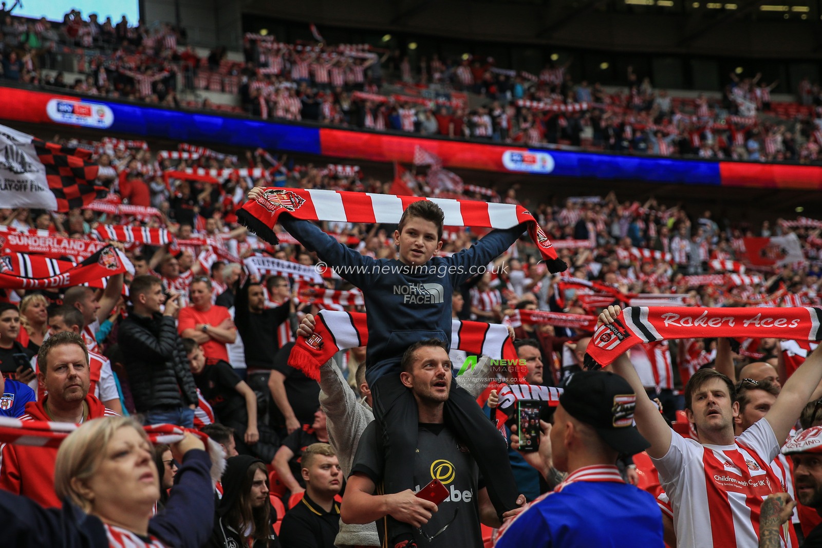 26th May 2019 , Wembley Stadium, London, England ; Sky Bet League 1 Playoff Final , Charlton Athletic vs Sunderland ; Sunderland fans before kickoff


Credit: Mark Cosgrove/News Images 


English Football League images are subject to DataCo Licence