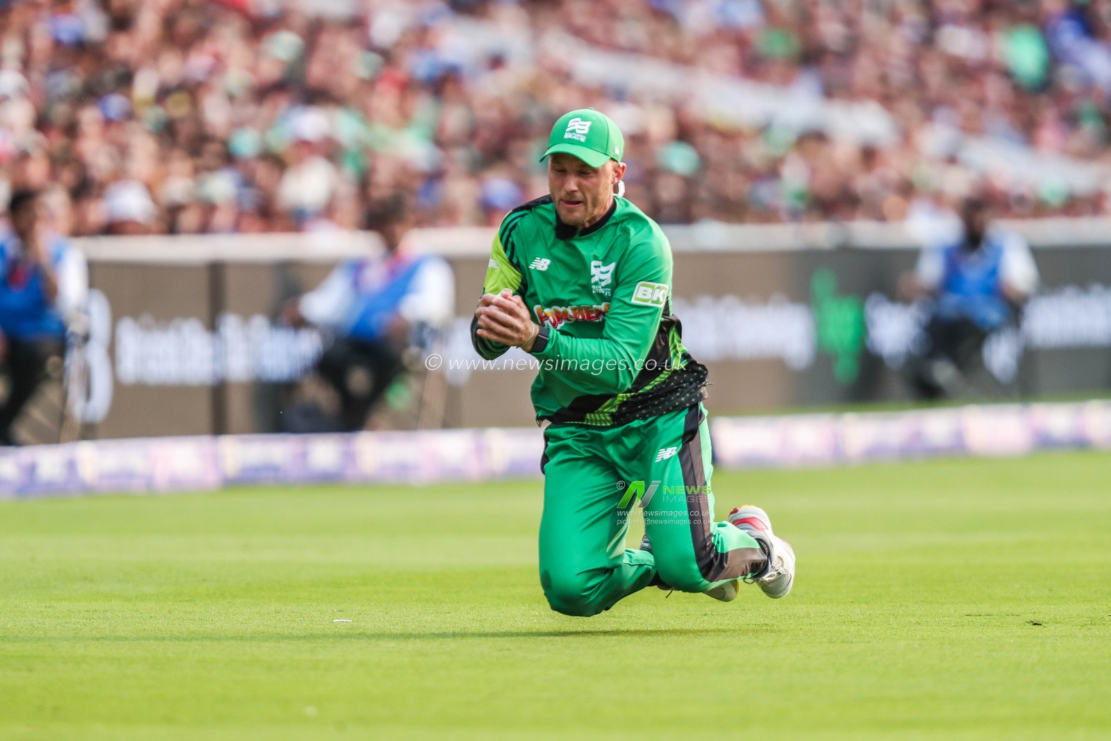 Laurie Evans of Southern Brave catches Dawid Malan of Oval Invincibles during the The Hundred match Oval Invincibles vs Southern Brave at The Kia Oval, London, United Kingdom, 8th August 2024

(Photo by Izzy Poles/News Images)