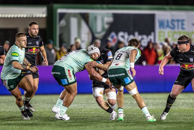 Ollie Leatherbarrow of Newcastle Red Bulls is tackled by Will Wand of Leicester Tigers and Joaquin Moro of Leicester Tigers during the Premiership Rugby Cup match Newcastle Red Bulls vs Leicester Tigers at Kingston Park, Newcastle, United Kingdom, 31st October 2025

(Photo by Alfie Cosgrove/News Images)

*** GER AUT SUI OUT ***
