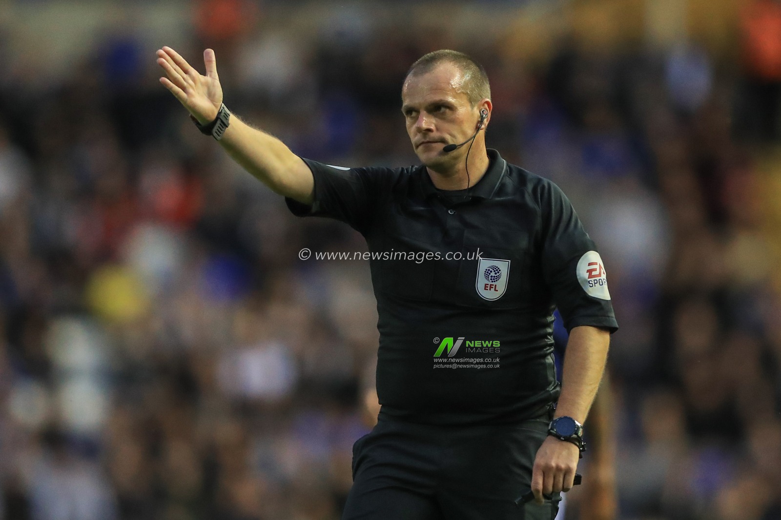20th August 2019, St Andrew's, Birmingham, England; Sky Bet EFL Championship Football, Birmingham City vs Barnsley ; referee Geoff Eltringham gives Birmingham a free-kick on the edge of the are for a foul on Alvaro Gimenez (24) of Birmingham City 

Credit: Mark Cosgrove/News Images


English Football League images are subject to DataCo Licence
