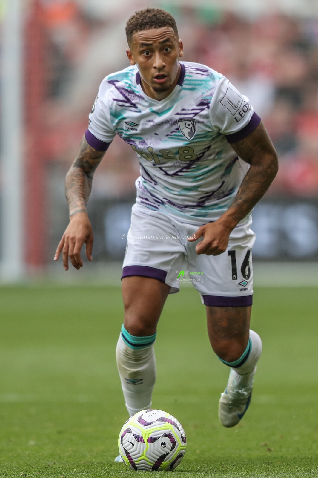 Marcus Tavernier of Bournemouth breaks with the ball during the Premier League match Nottingham Forest vs Bournemouth at City Ground, Nottingham, United Kingdom, 17th August 2024

(Photo by Alfie Cosgrove/News Images)