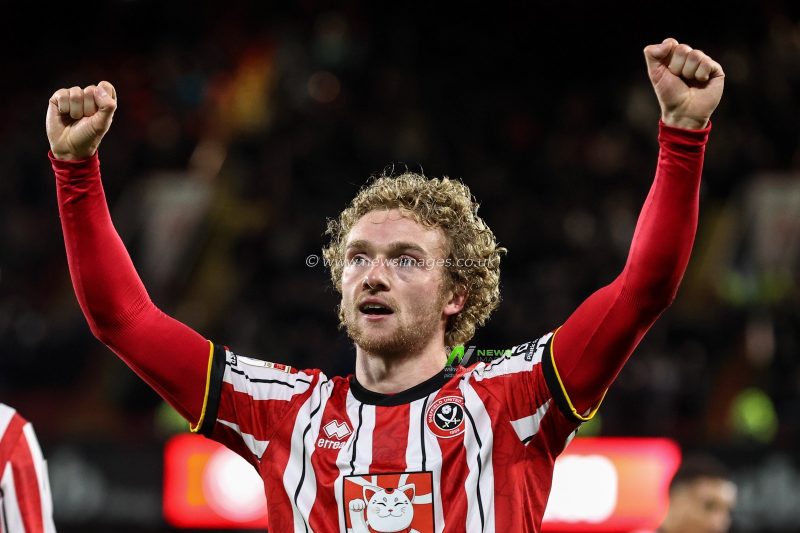 Tom Davies of Sheffield United celebrates his goal to make it 1-0 during the Sky Bet Championship match Sheffield United vs Sunderland at Bramall Lane, Sheffield, United Kingdom, 29th November 2024

(Photo by Alfie Cosgrove/News Images)