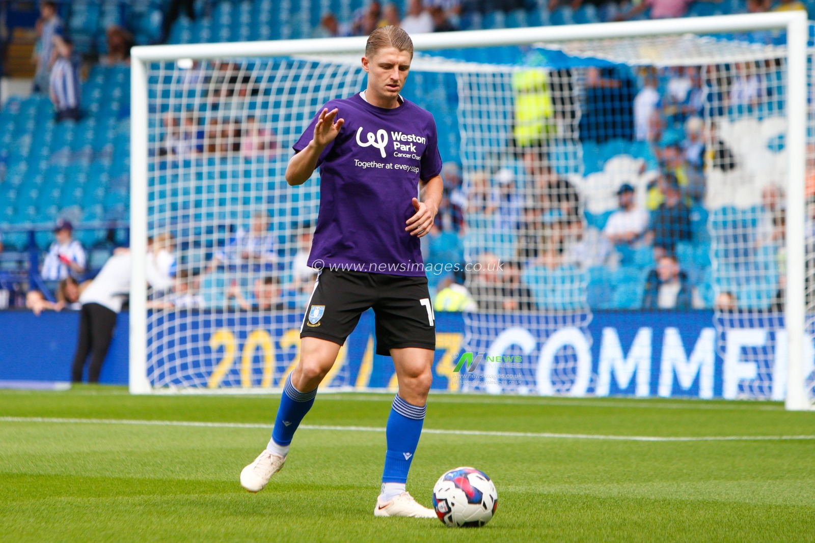 George Byers #14 of Sheffield Wednesday warms up before the Sky Bet League 1 match Sheffield Wednesday vs Barnsley at Hillsborough, Sheffield, United Kingdom, 3rd September 2022

(Photo by Ben Early/News Images)