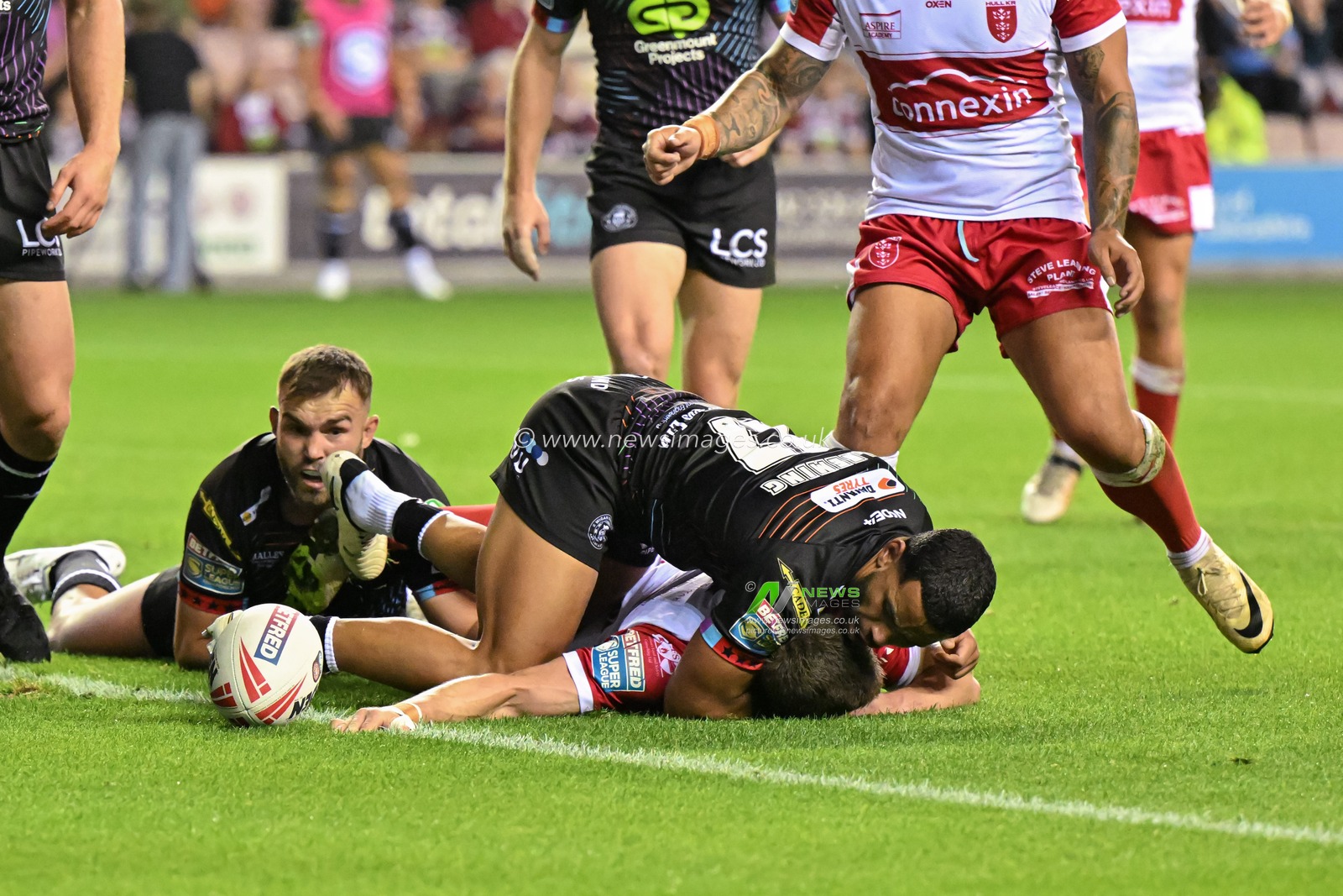 Matt Parcell of Hull KR goes over for a try to make it 0-4 Hull during the Betfred Super League Round 25 match Wigan Warriors vs Hull KR at The Brick Community Stadium, Wigan, United Kingdom, 6th September 2024

(Photo by Cody Froggatt/News Images)