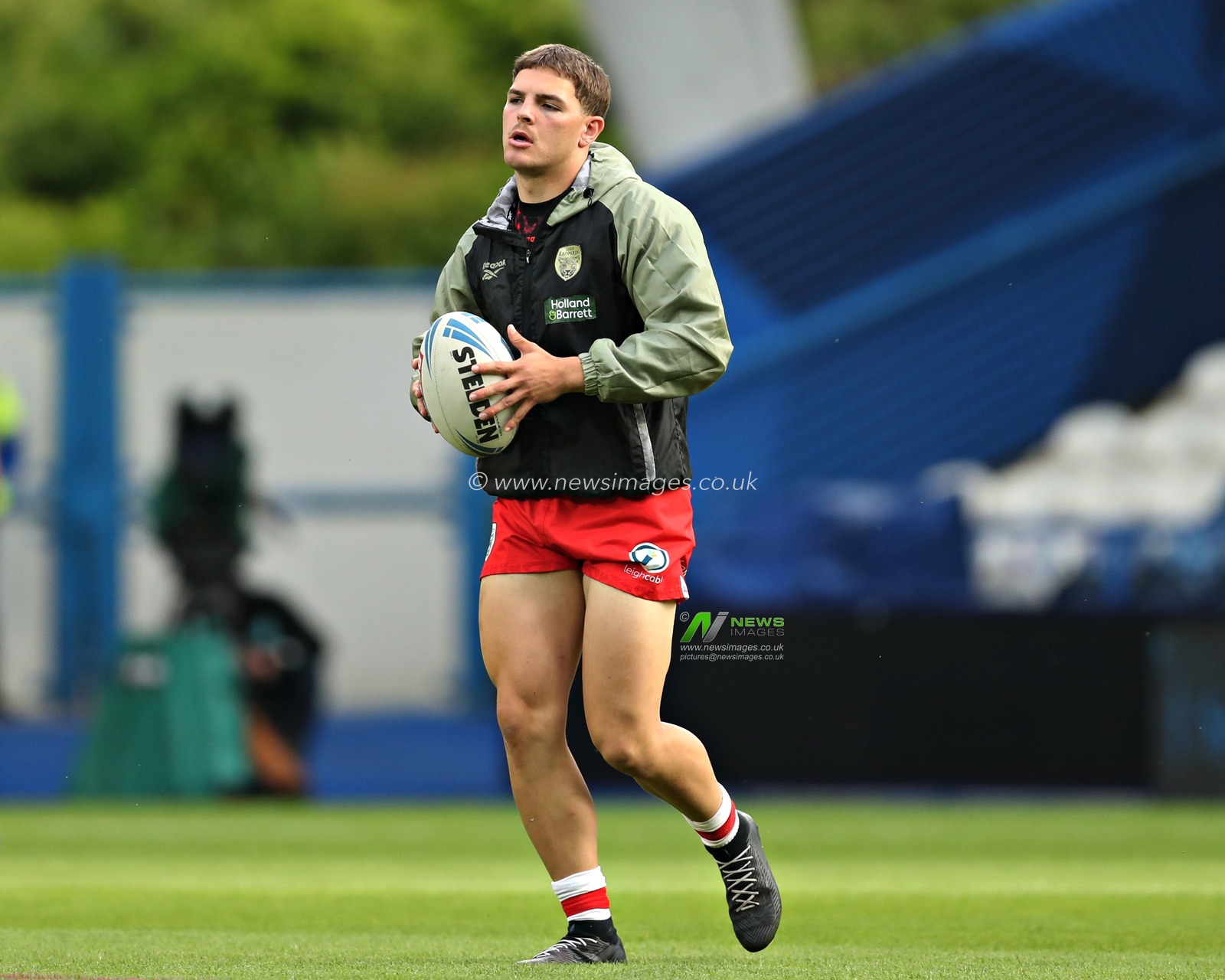 Bailey Hodgson of Leigh Leopards before the Betfred Super League Round 13 match Huddersfield Giants vs Leigh Leopards at John Smith's Stadium, Huddersfield, United Kingdom, 29th May 2025

(Photo by Sam Eaden/News Images)