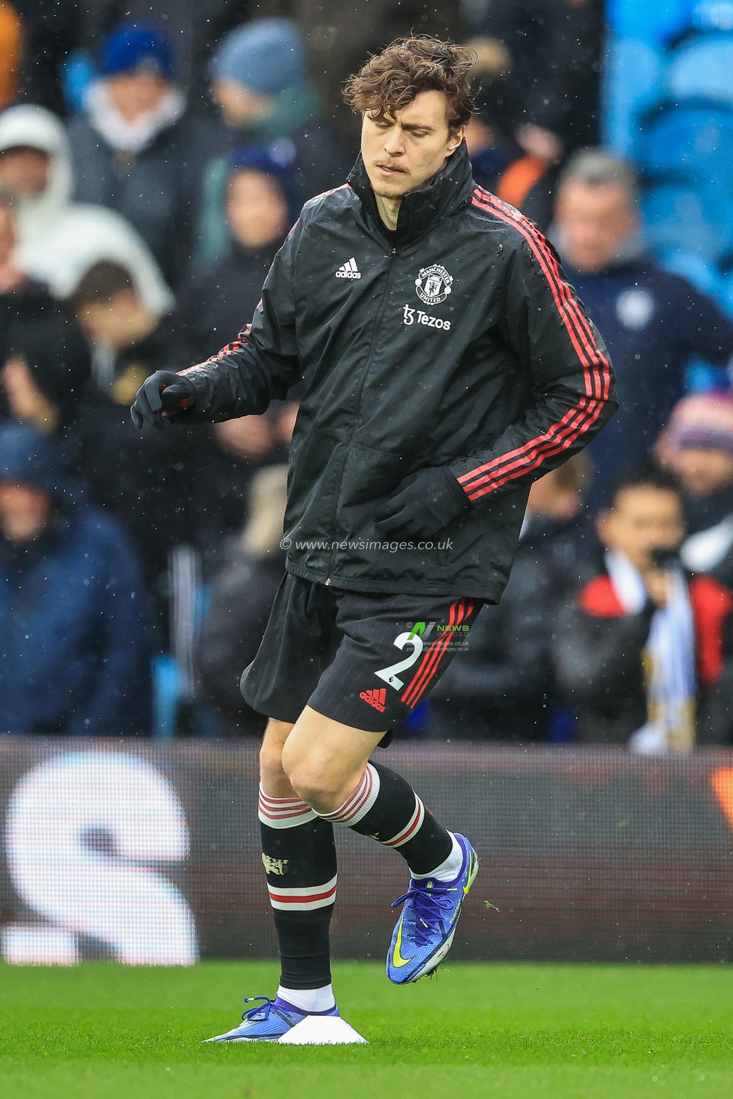 Victor Lindelof #2 of Manchester United during the pre-game warmup