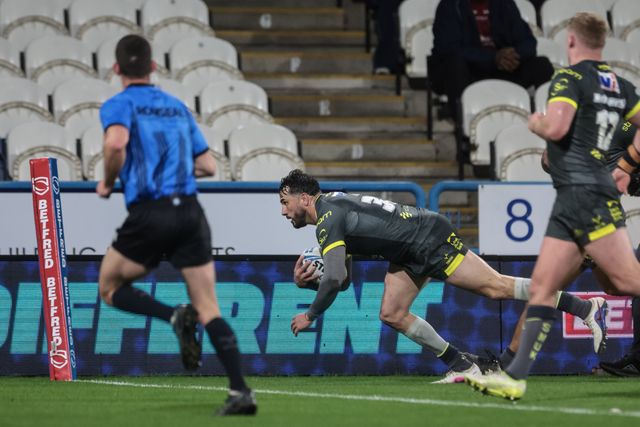 Jack Bird of Leeds Rhinos goes over for a try during the Betfred Super League round 8 match Huddersfield Giants vs Leeds Rhinos at Accu Stadium, Huddersfield, United Kingdom on 17 April 2026

(Photo by Mark Cosgrove/News Images)