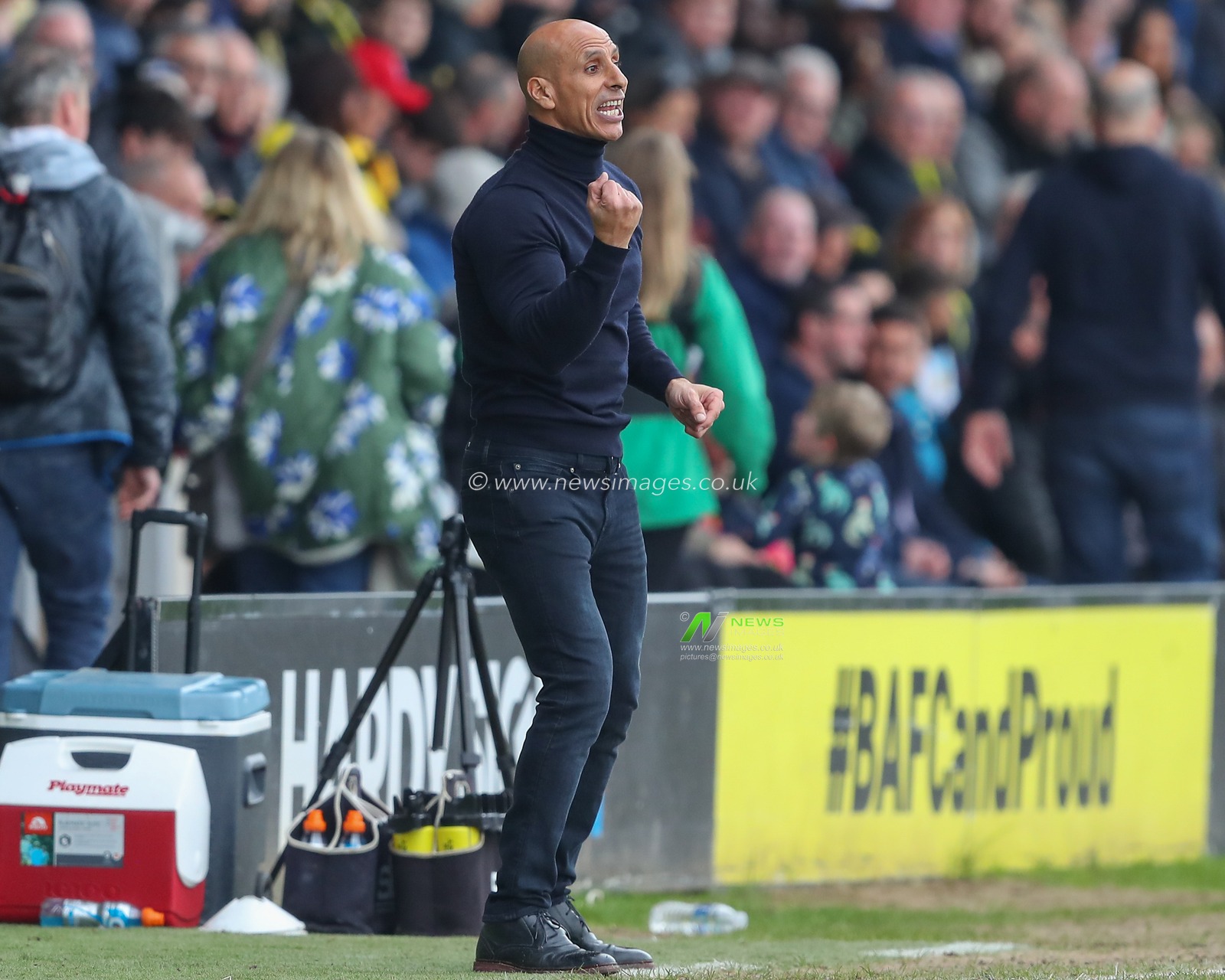 Dino Maamria manager of Burton Albion gives his players instructions during the Sky Bet League 1 match Burton Albion vs Sheffield Wednesday at Pirelli Stadium, Burton upon Trent, United Kingdom, 15th April 2023

(Photo by Gareth Evans/News Images)