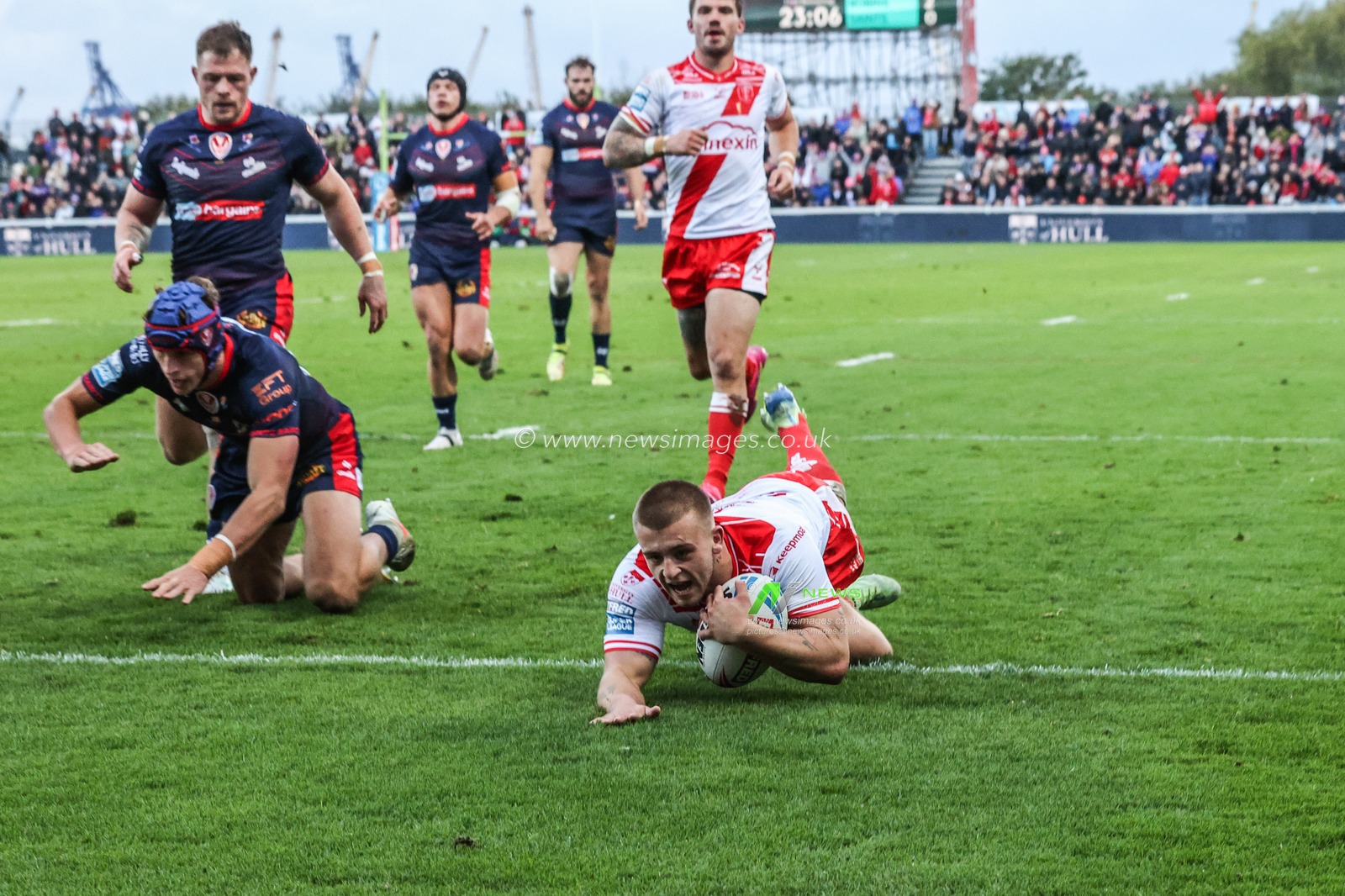 Mikey Lewis of Hull KR goes over for a try making it 6-0 during the Betfred Super League Semi Final 2 match Hull KR vs St Helens at Sewell Group Craven Park, Kingston upon Hull, United Kingdom, 3rd October 2025

(Photo by Alfie Cosgrove/News Images)