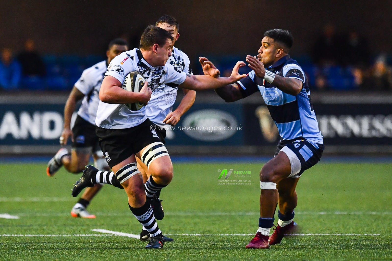 4th November , Cardiff Arms Park , Cardiff, Wales ; Guinness pro 14's Cardiff Blues v Zebre ; Davide Ruggeri of Zebre fends off Rey Lee-Lo of Cardiff Blues


Credit:  Craig Thomas/News Images