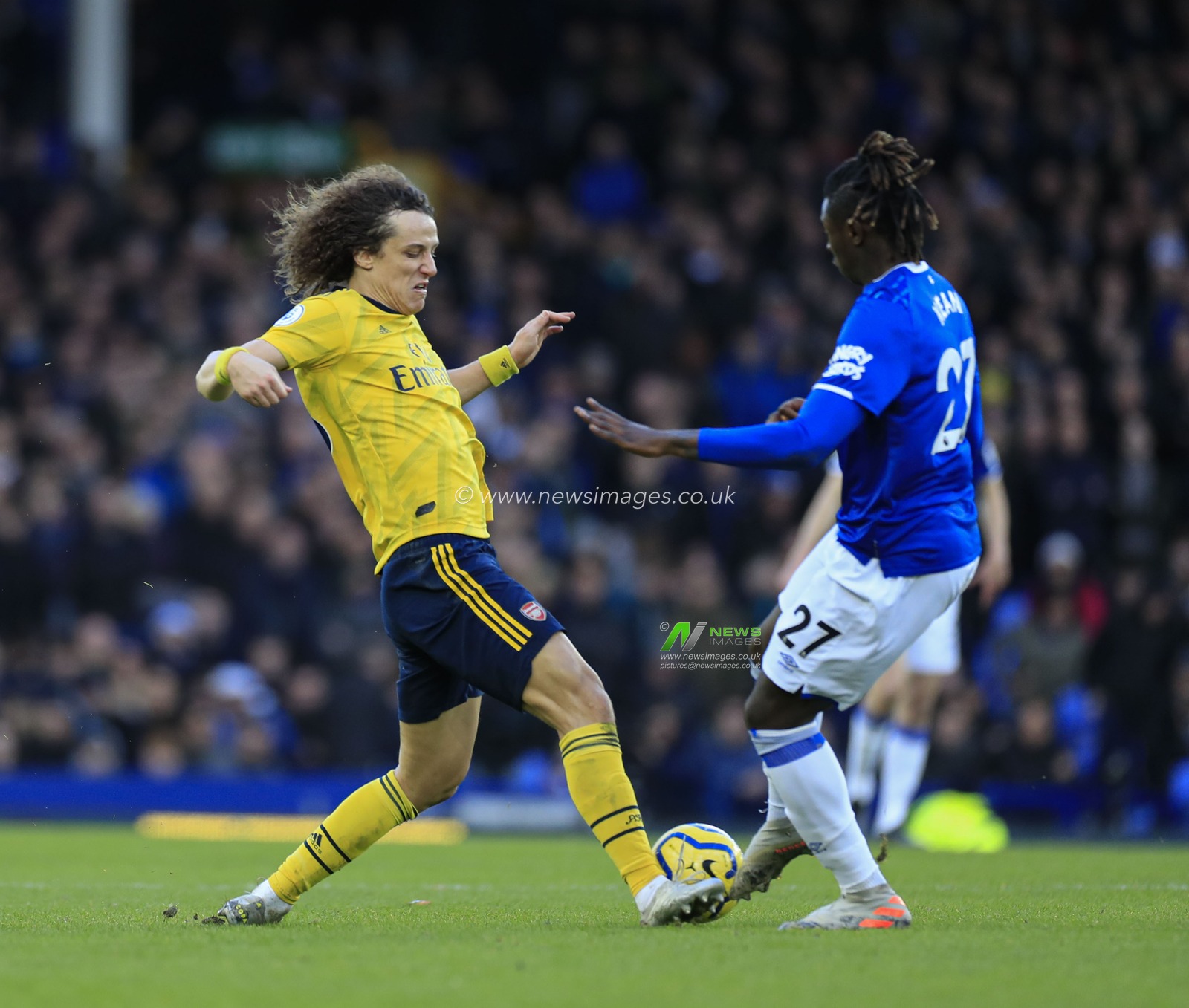 21st December 2019, Goodison Park, Liverpool, England; Premier League, Everton v Arsenal : David Luiz (23) of Arsenal challenges Moise Kean (27) of Everton for the ball

Credit: Conor Molloy/News Images