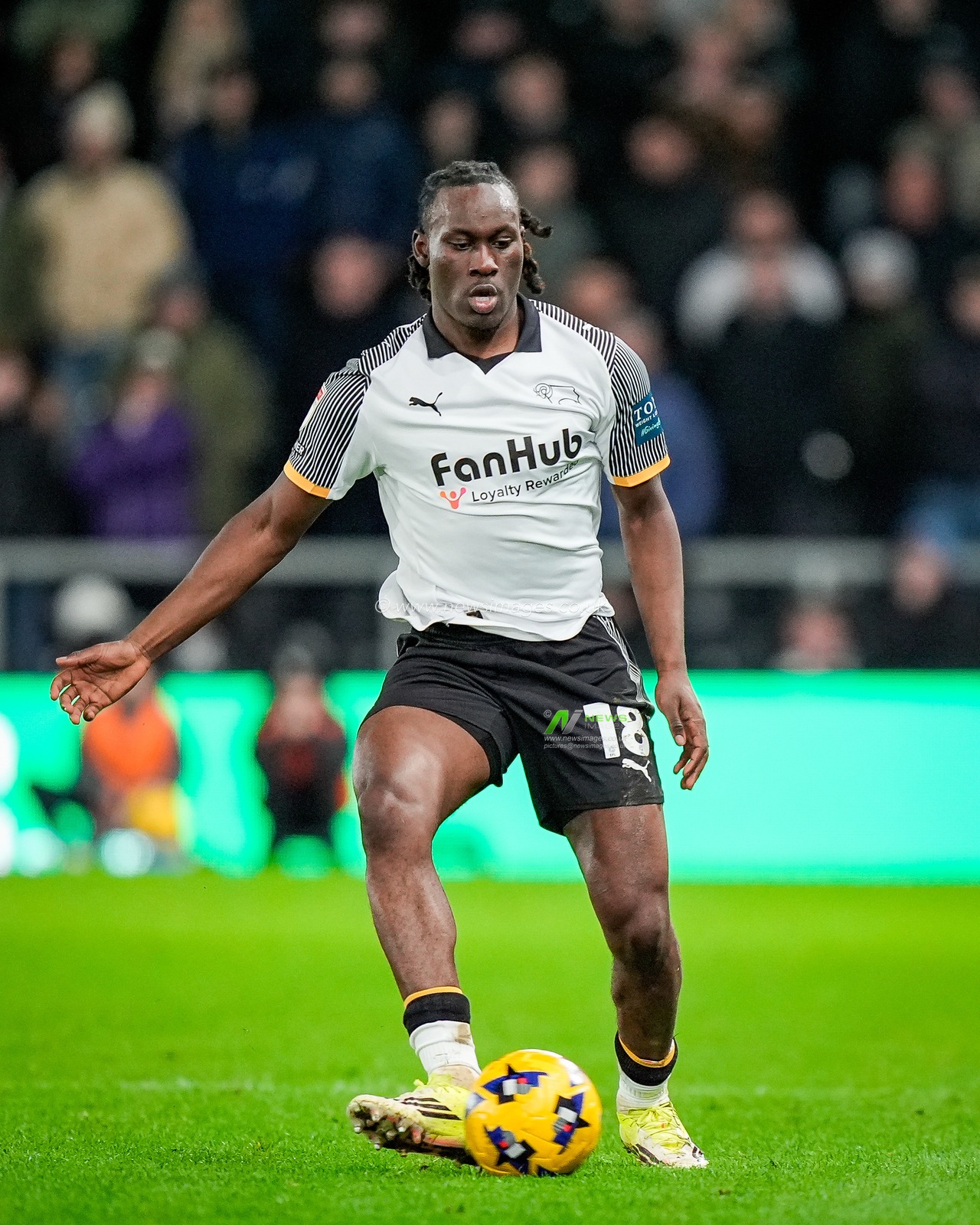 David Ozoh of Derby County controls the ball during the Sky Bet Championship match Derby County vs West Bromwich Albion at Pride Park Stadium, Derby, United Kingdom on 23 January 2026

(Photo by Maynard Manyowa/News Images)