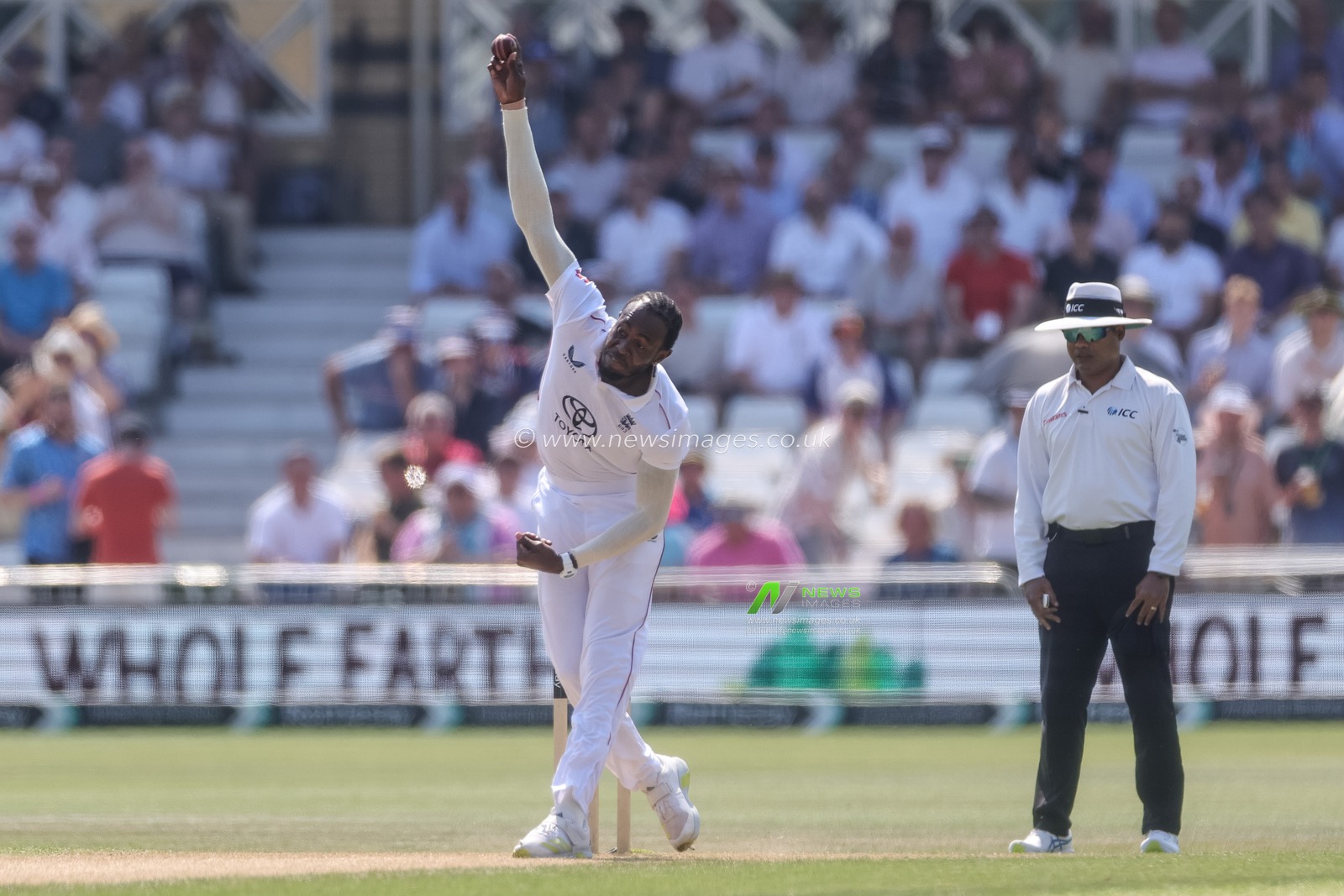 Jofra Archer of England delivers the ball during the 3rd Rothesay Test Match Day 2 match England vs New Zealand at Trent Bridge, Nottingham, United Kingdom on 26 June 2026

(Photo by Mark Cosgrove/News Images)
