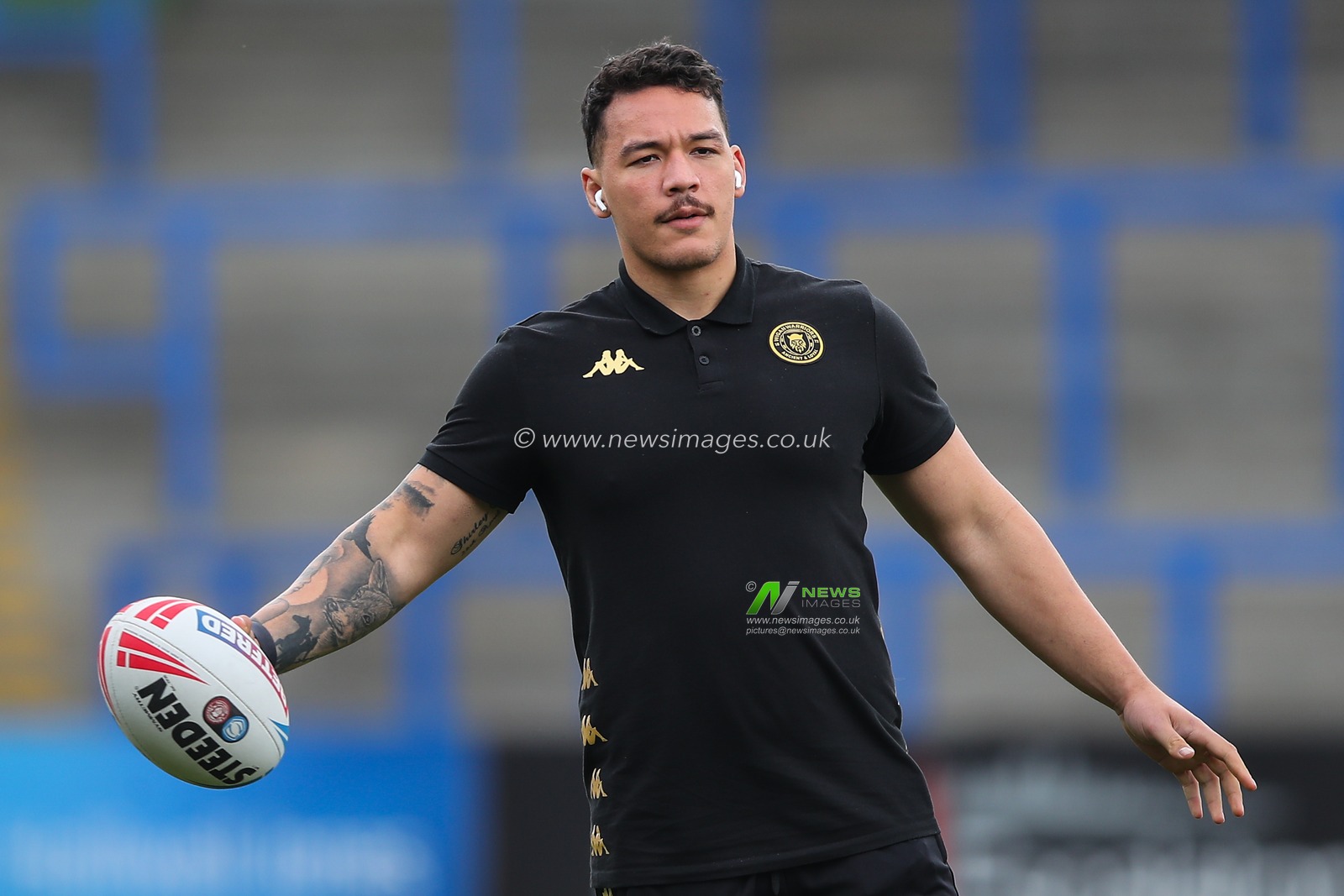 Tyler Dupree of Wigan Warriors arrives ahead of the Betfred Super League Round 13 match Warrington Wolves vs Wigan Warriors at Halliwell Jones Stadium, Warrington, United Kingdom, 1st June 2024

(Photo by Gareth Evans/News Images)